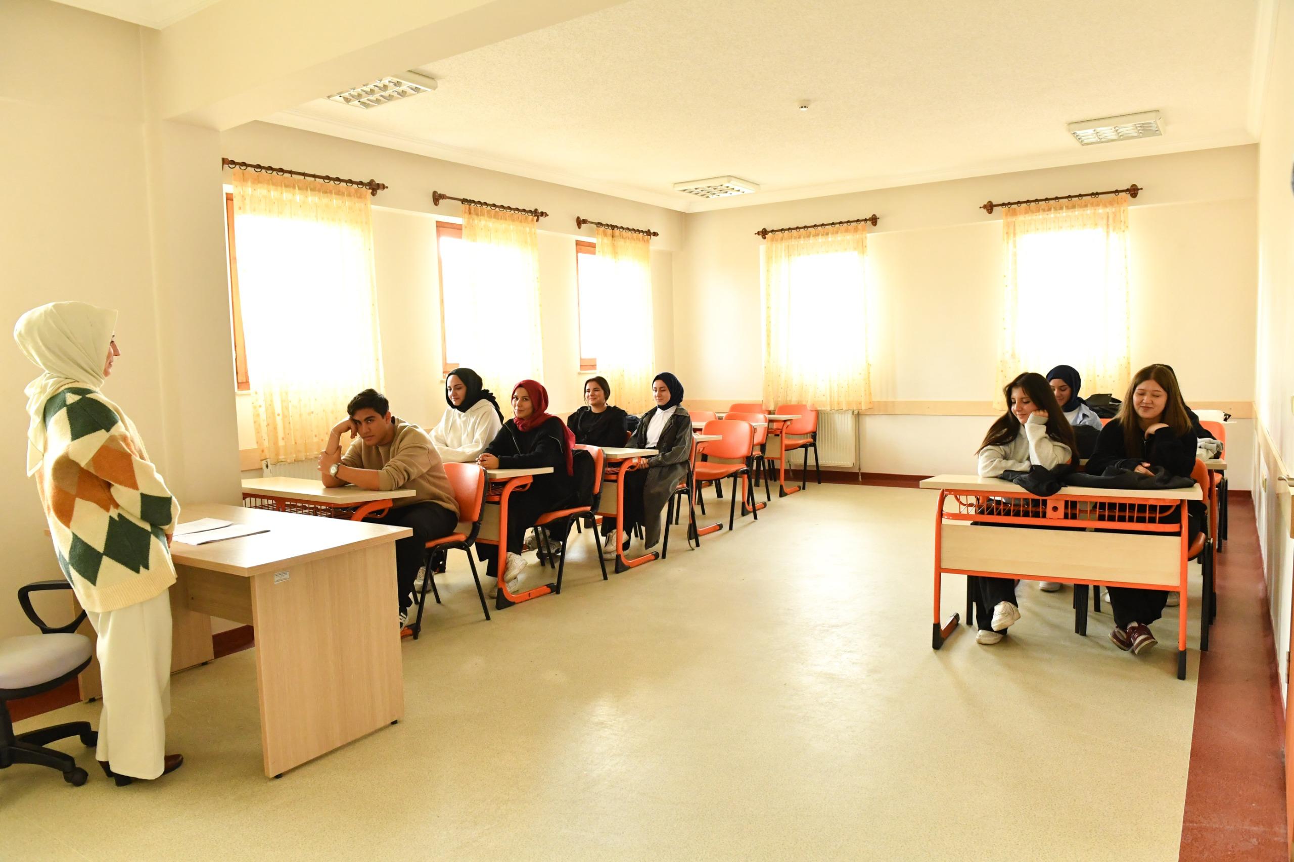 Alman Heyetten Gençli̇k Merkezleri̇ne Övgü (3)