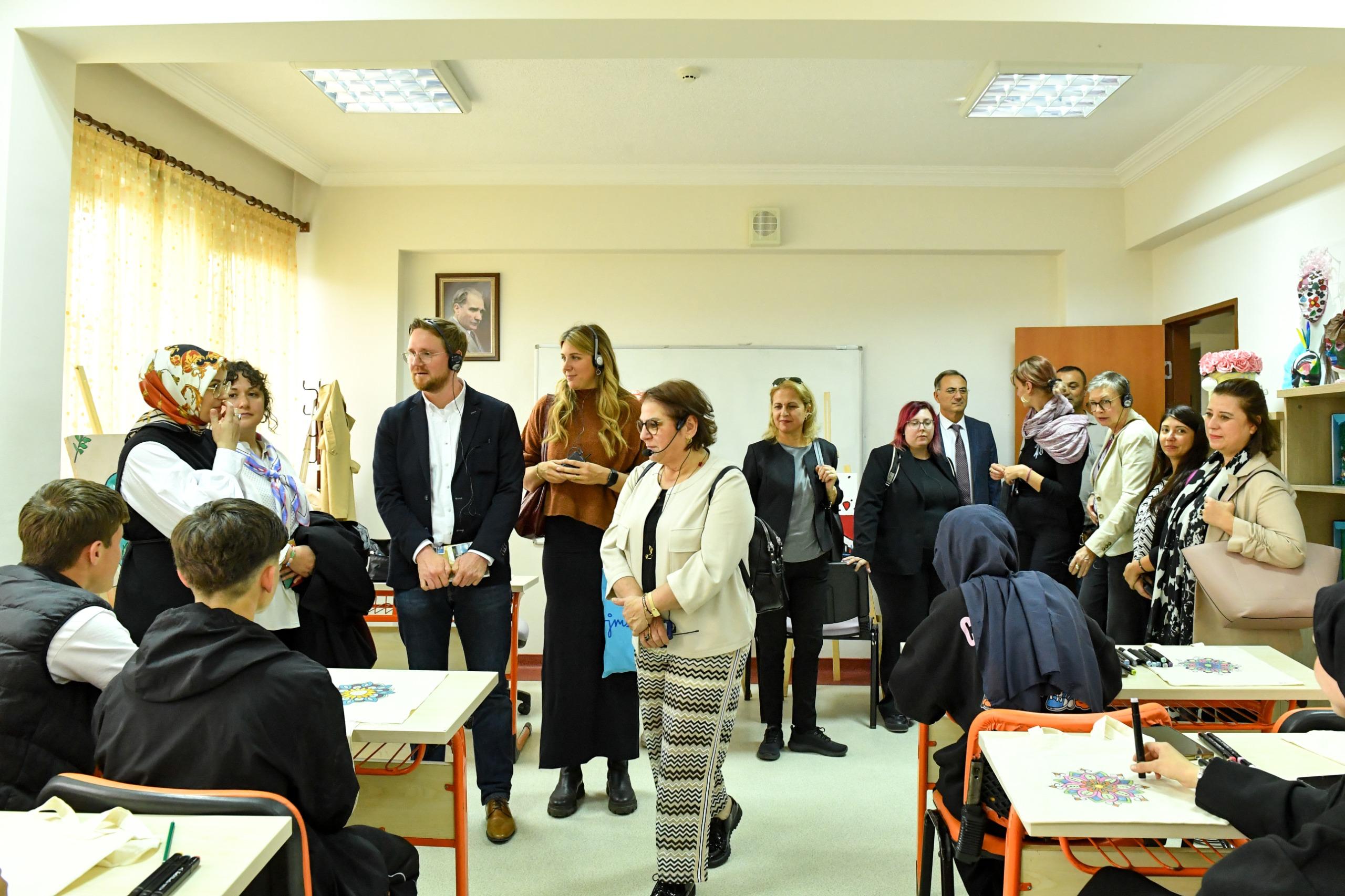 Alman Heyetten Gençli̇k Merkezleri̇ne Övgü (6)