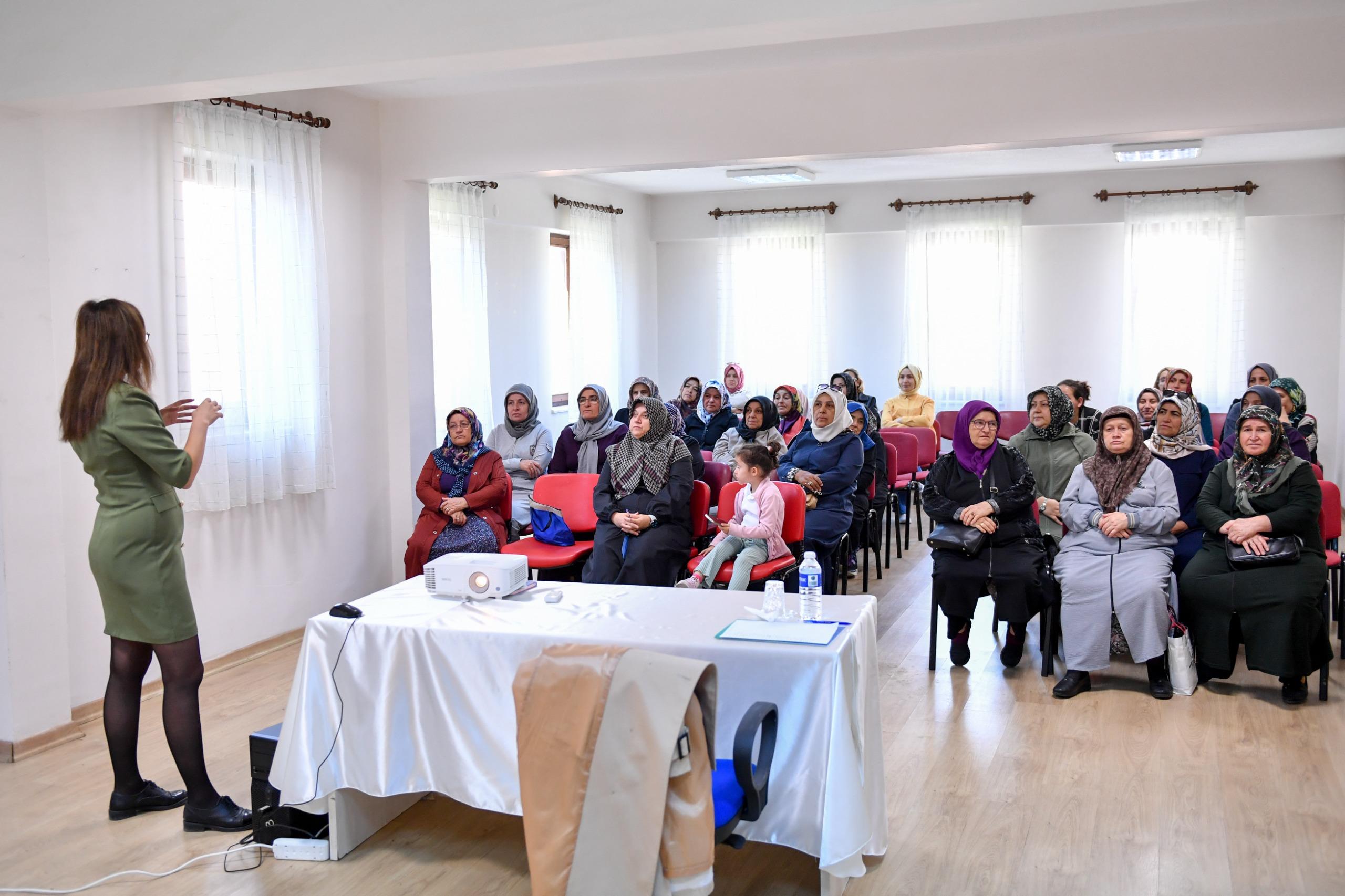 Altindağli Kadinlar Di̇sleksi̇ Hakkinda Bi̇li̇nçlendi̇ (2)