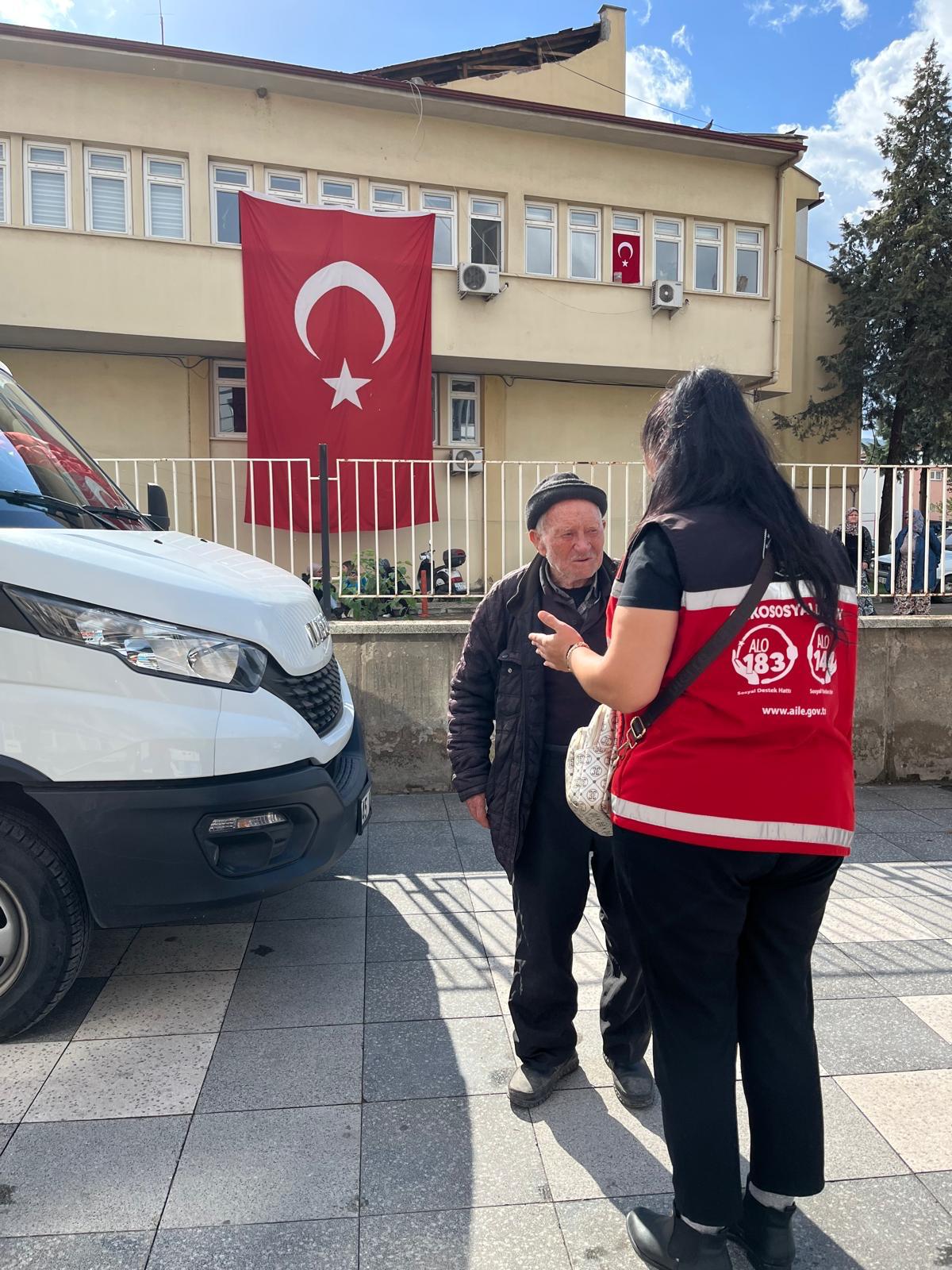 Bakan Göktaş ,Balıkesir Depremi (5)