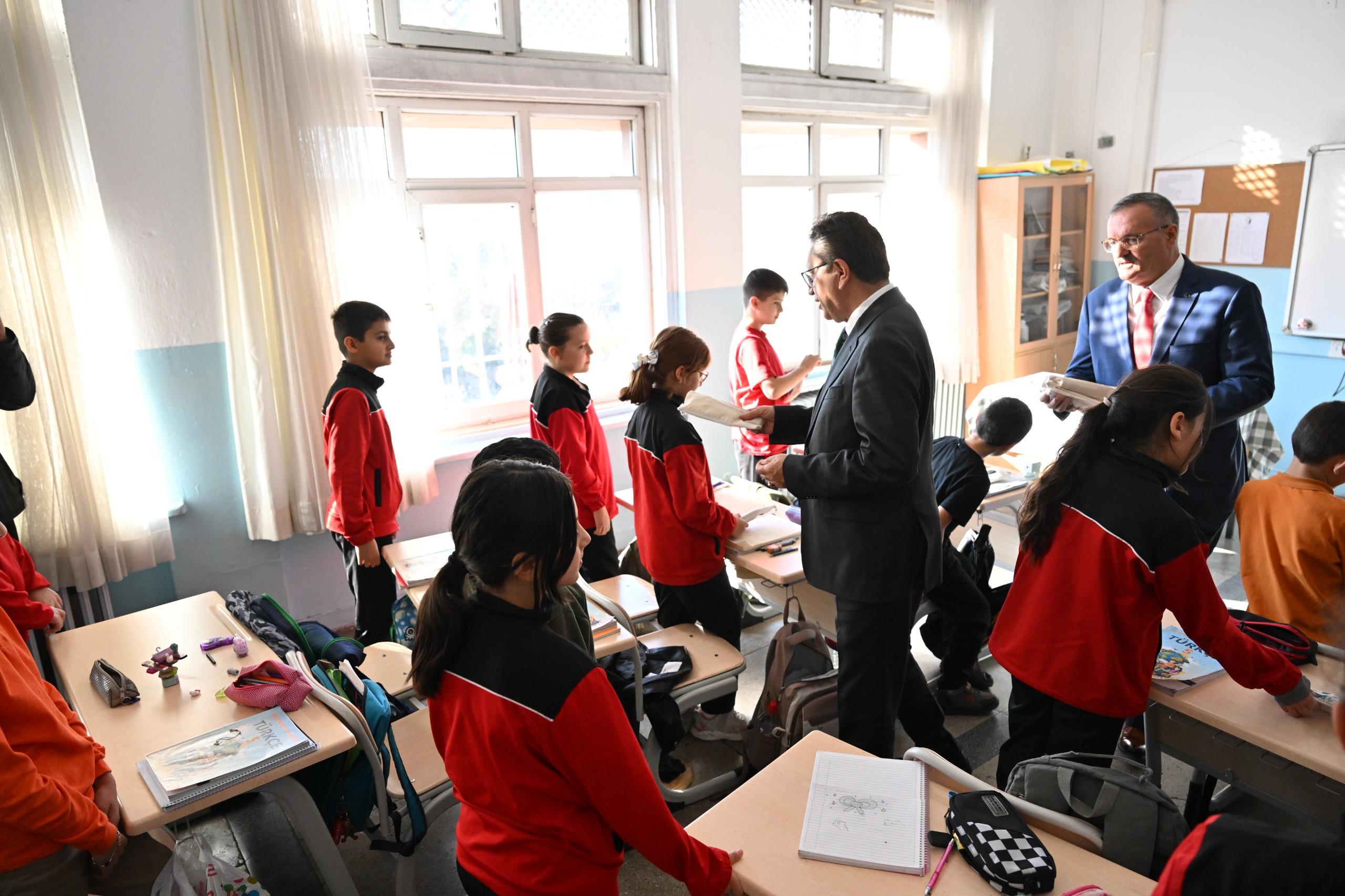 Başkan Ti̇ryaki̇’den Öğrenci̇lere Sürpri̇z (5)