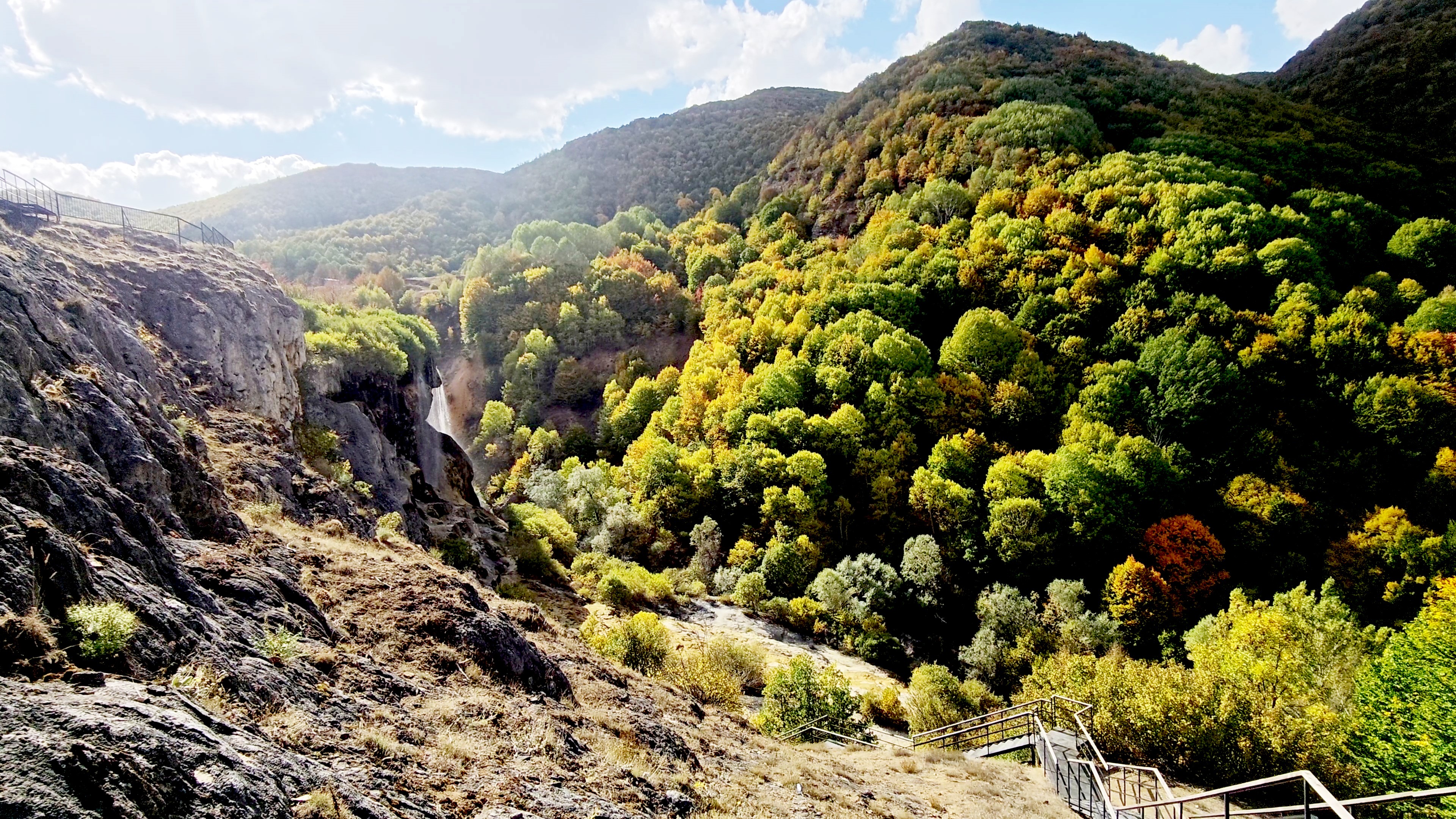 Dipsizgöl Şelalesi (1)