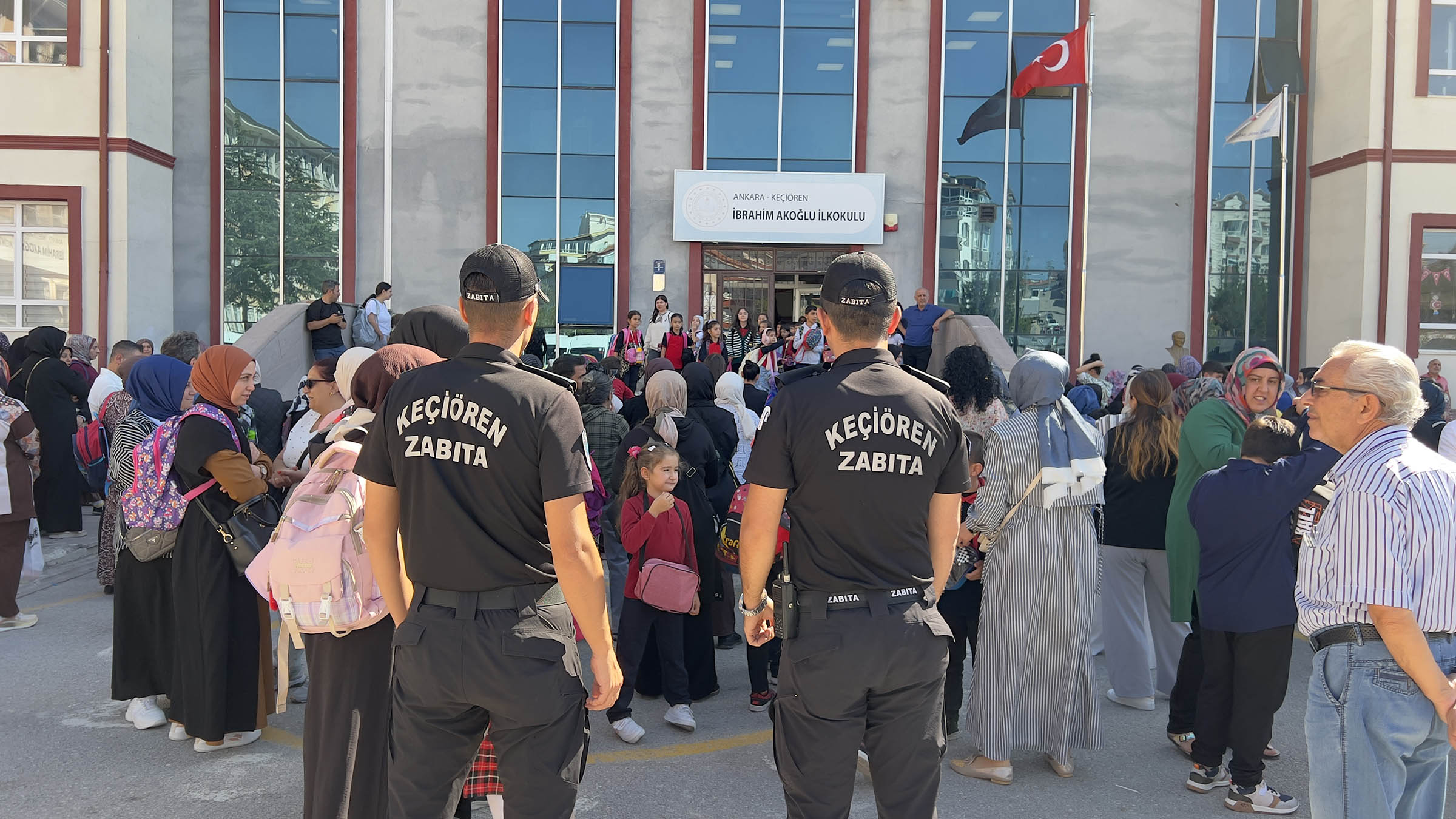 Keçiören Zabıtası Okul Önlerinde Güvenliği Artırdı (1)