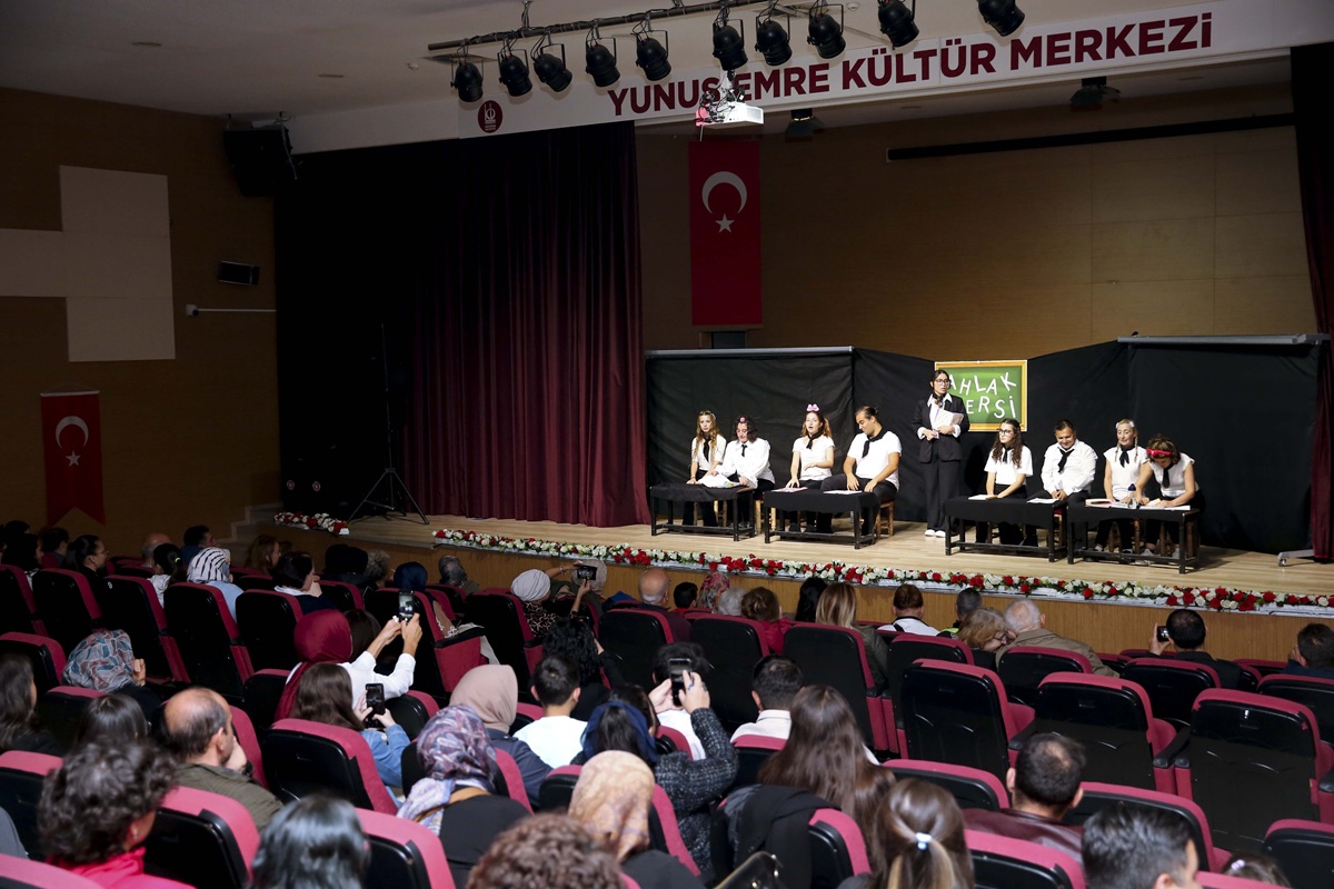 Mahallede Tiyatro Var! (3)