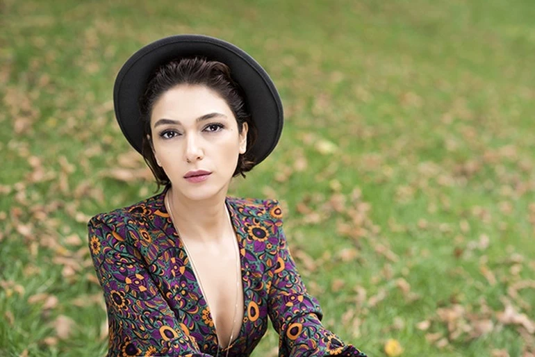 Şebnem Hassanisoughi 2