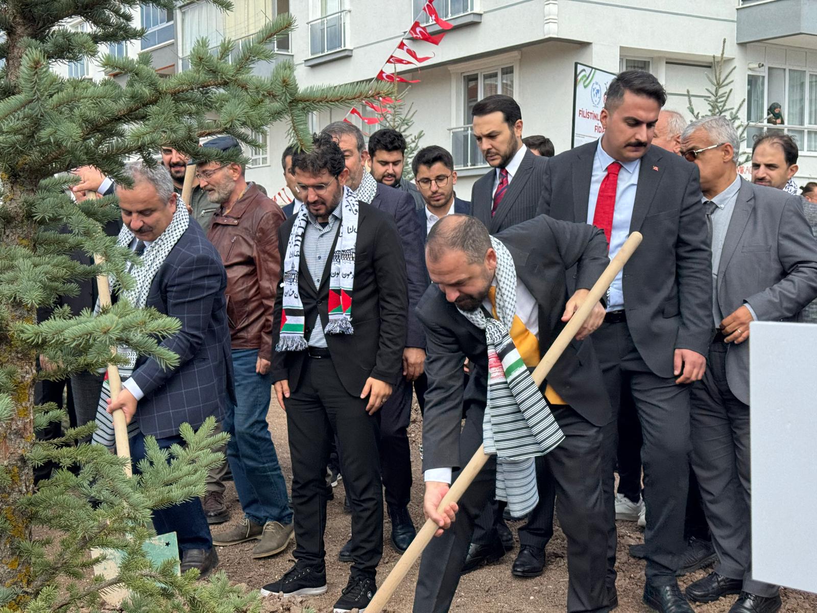 Şehit Gazeteciler Fidan Dikimi (6)