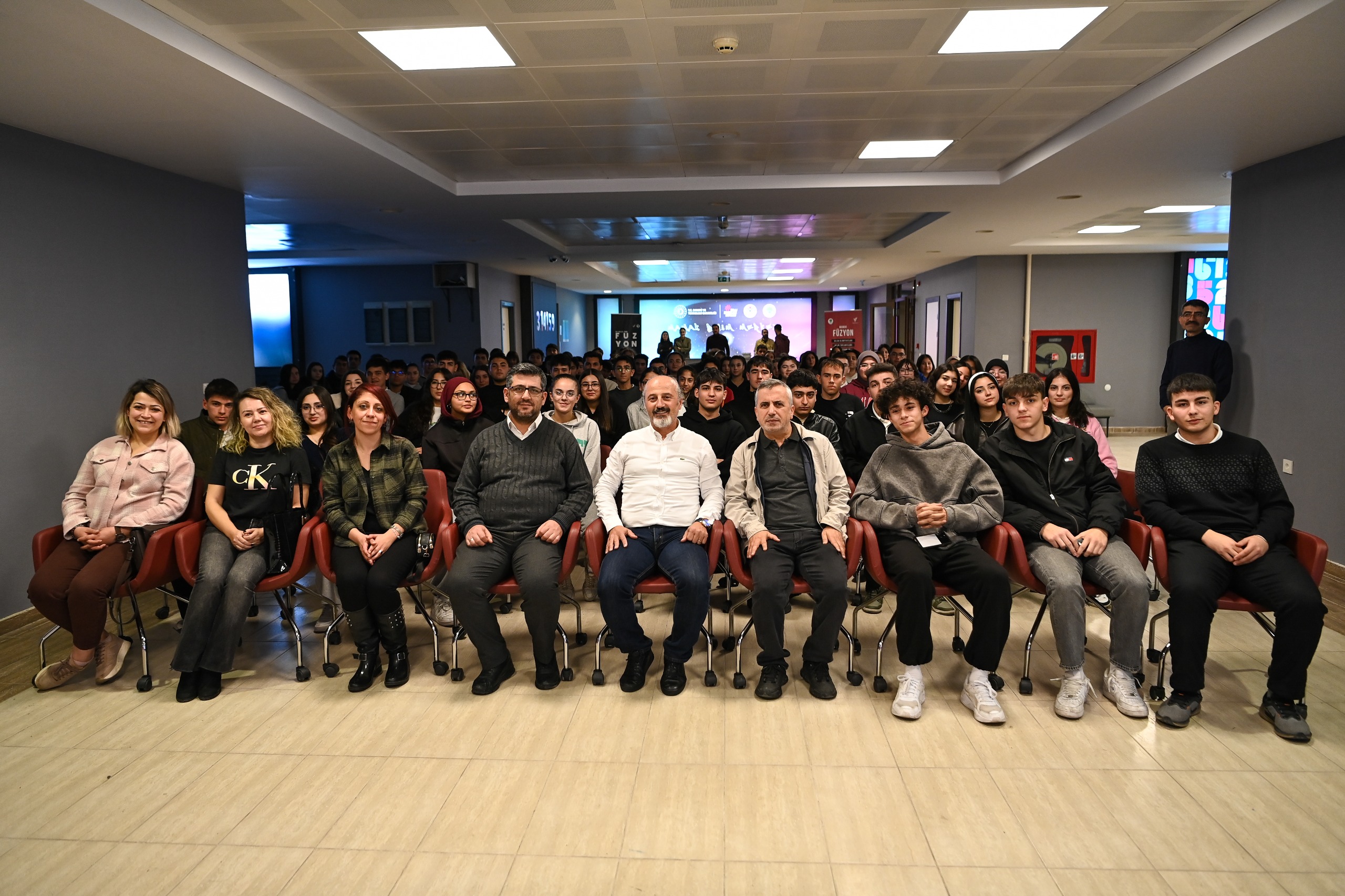 29.11.2025 Mamak Bilim Merkezi’nde “Antarktika’ya Bilim Yolculuğu” Söyleşisi Düzenlendi (7)