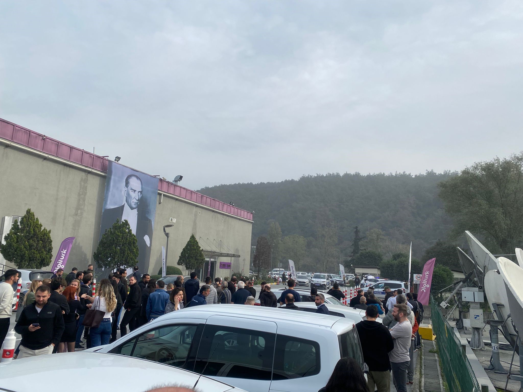 beIN Sports binasında silah paniği