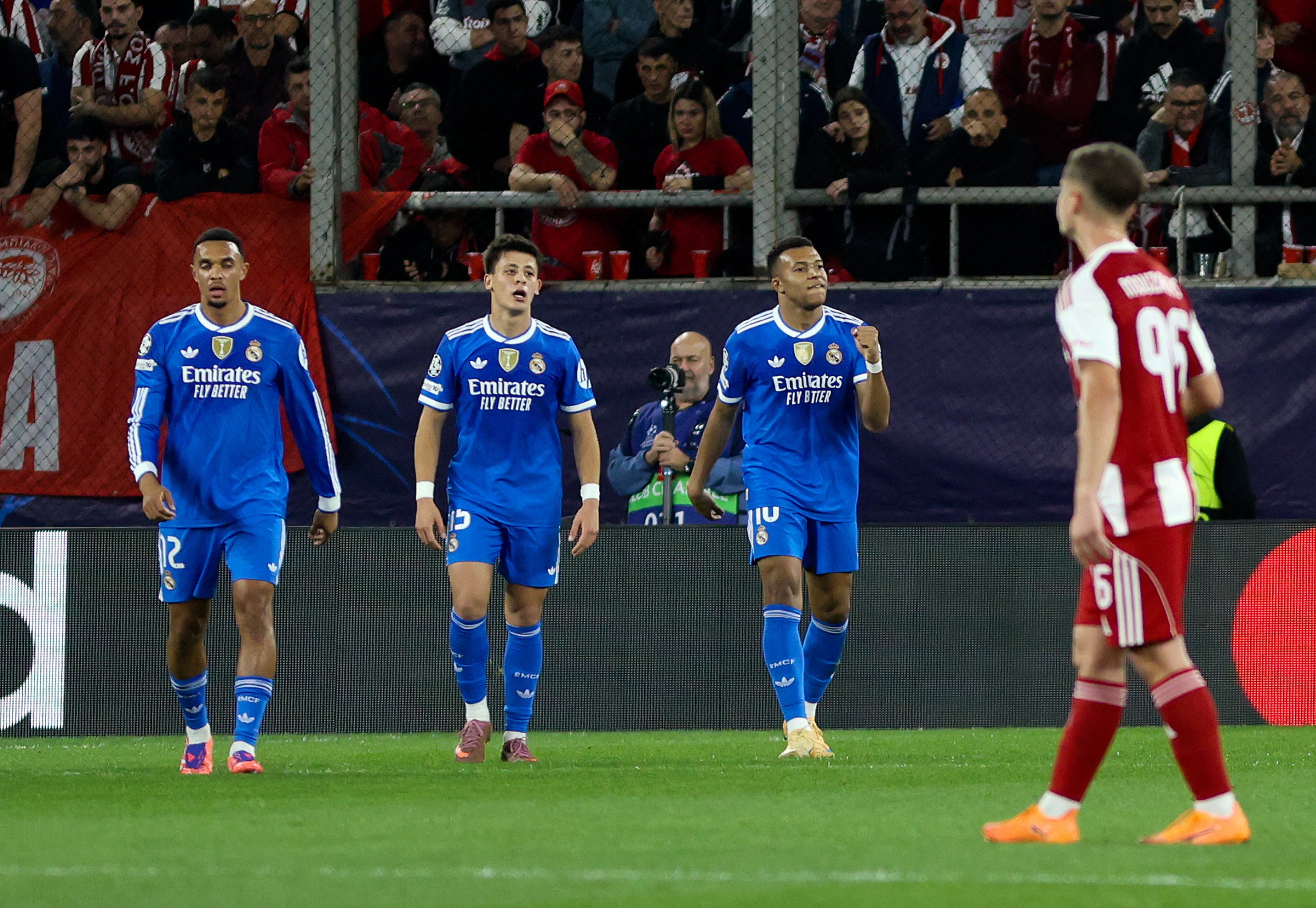 Real Madrid, gol düellosunda Olympiakos’u 4-3 yendi