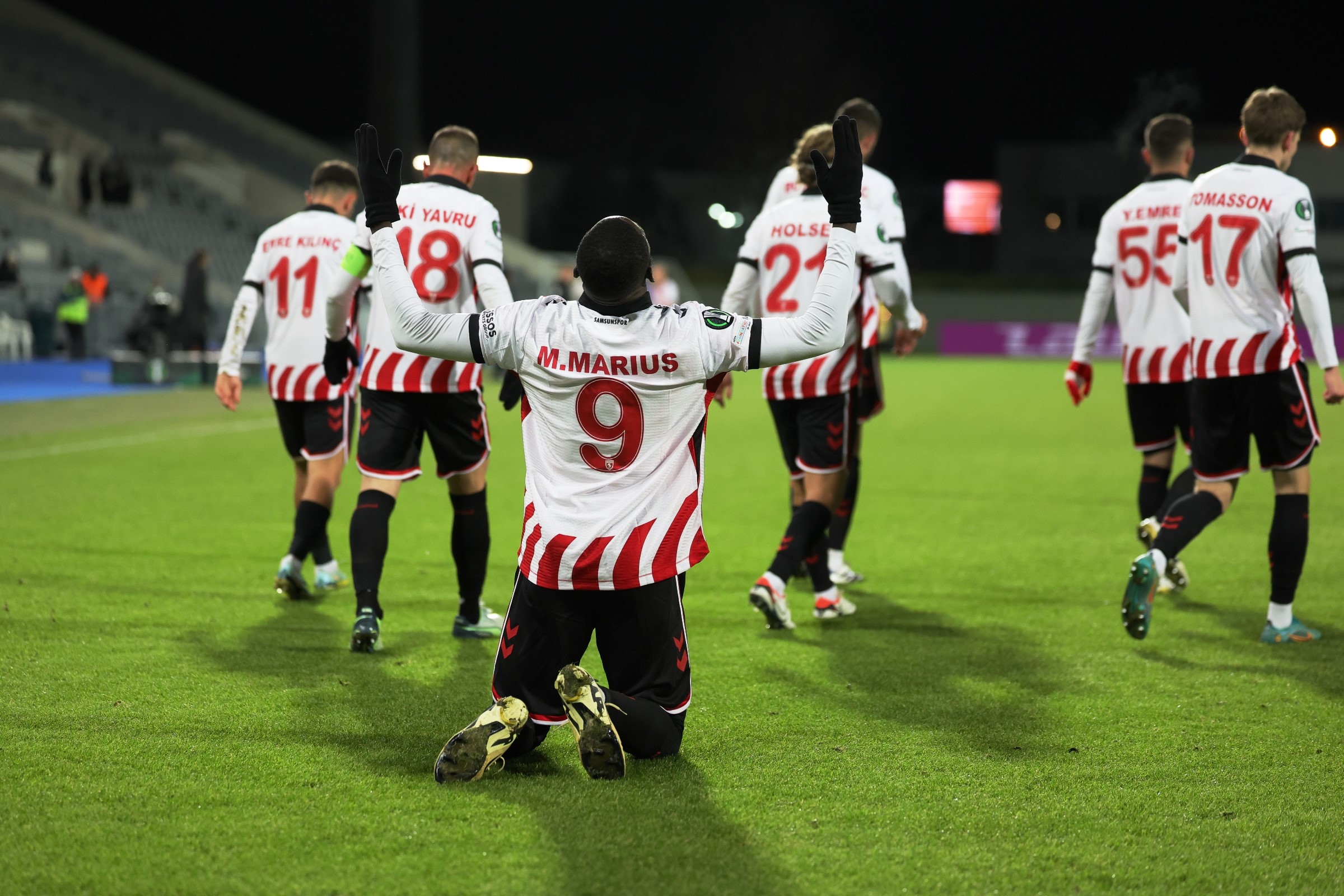 Samsunspor İzlanda’dan lider döndü