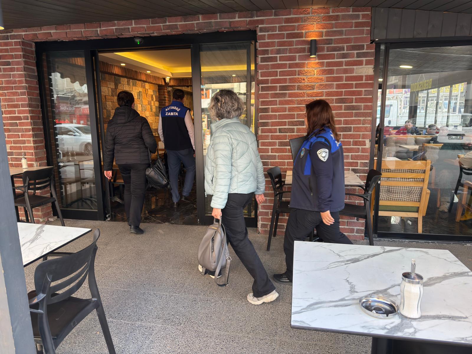 Altindağ'da Sağliksiz Gidaya Geçi̇t Yok (3)