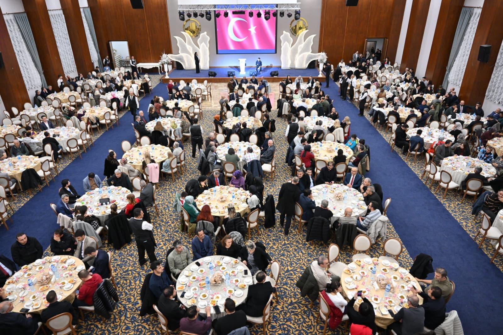 Başkan Ti̇ryaki̇ Altindağ’da Görev Yapan Öğretmenlerle Buluştu (1)