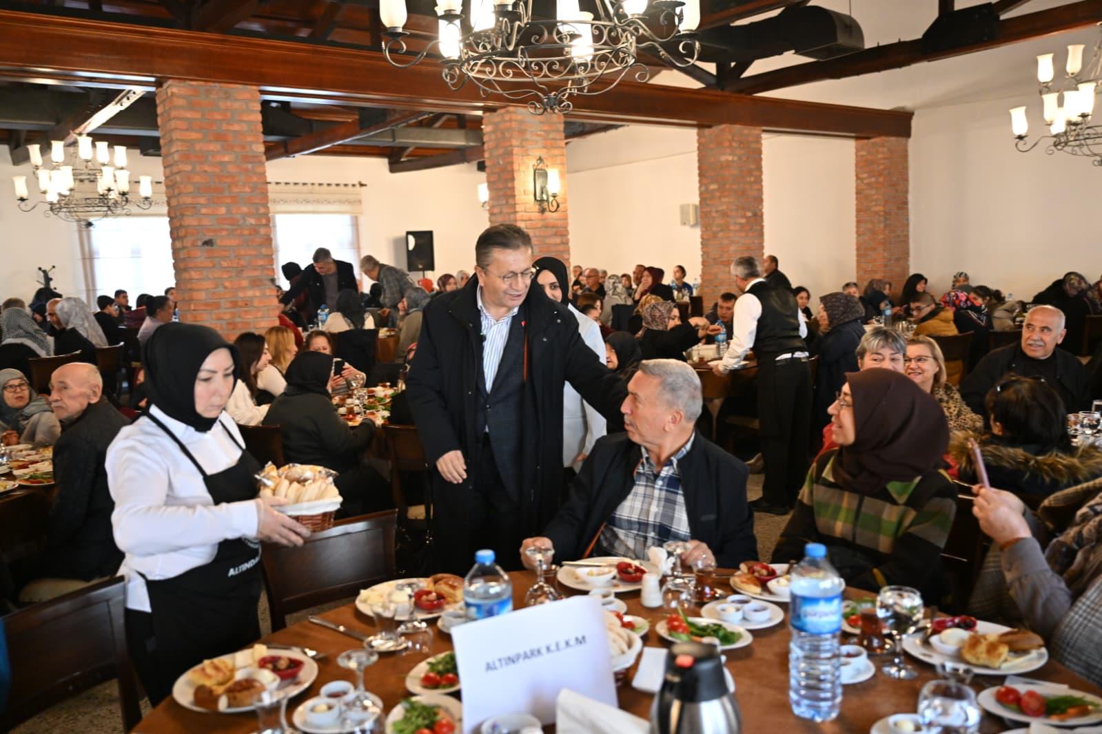 Başkan Ti̇ryaki̇ Yildiztepe Ve Aydinlikevler Mahalle Saki̇nleri̇yle Buluştu (3)