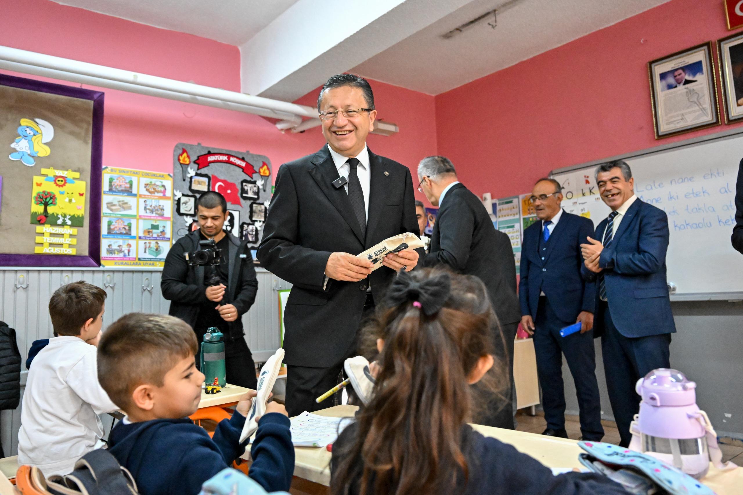 Başkan Ti̇ryaki̇’den Aydinlikevler İlkokulu’na Zi̇yaret (1)