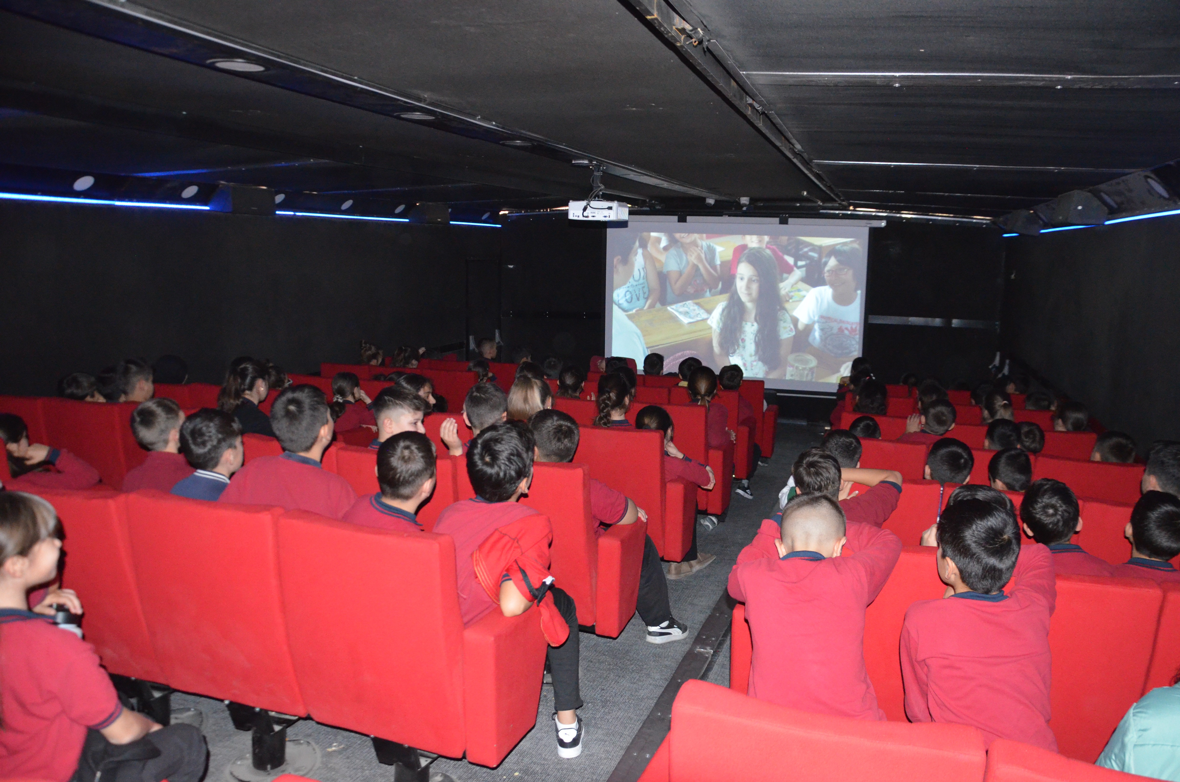 Demirci’de Gezen Sinema Tırı (1)