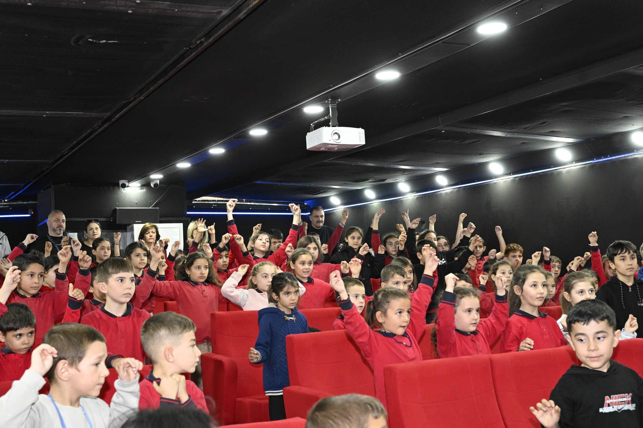 Demirci’de Gezen Sinema Tırı (3)