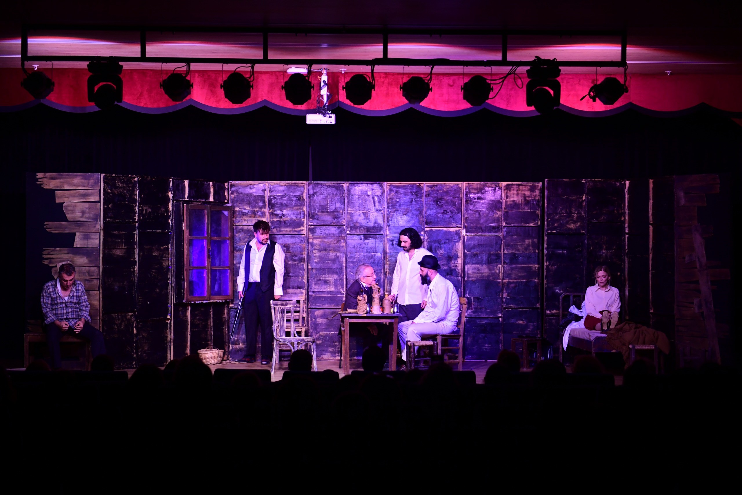 Duvarların Ötesi (4)