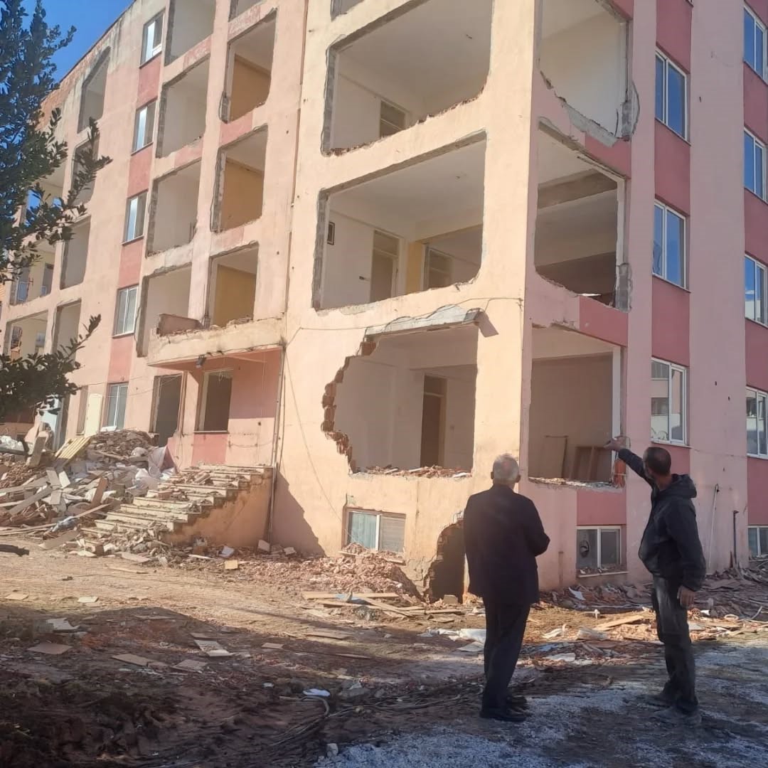 Edremit’te Okul (1)