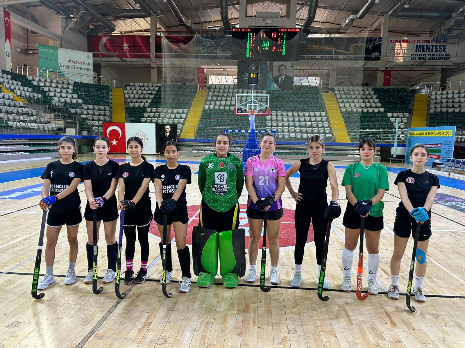 Ege Yıldızları Kadın Hokey Takımı (1)