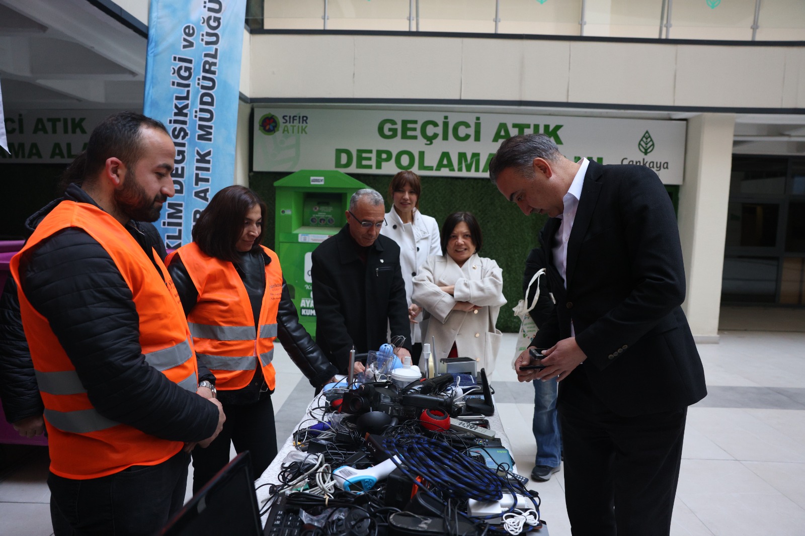 İklim Ve Çevre Belediye Binası Elektronik Atık Toplama (3)