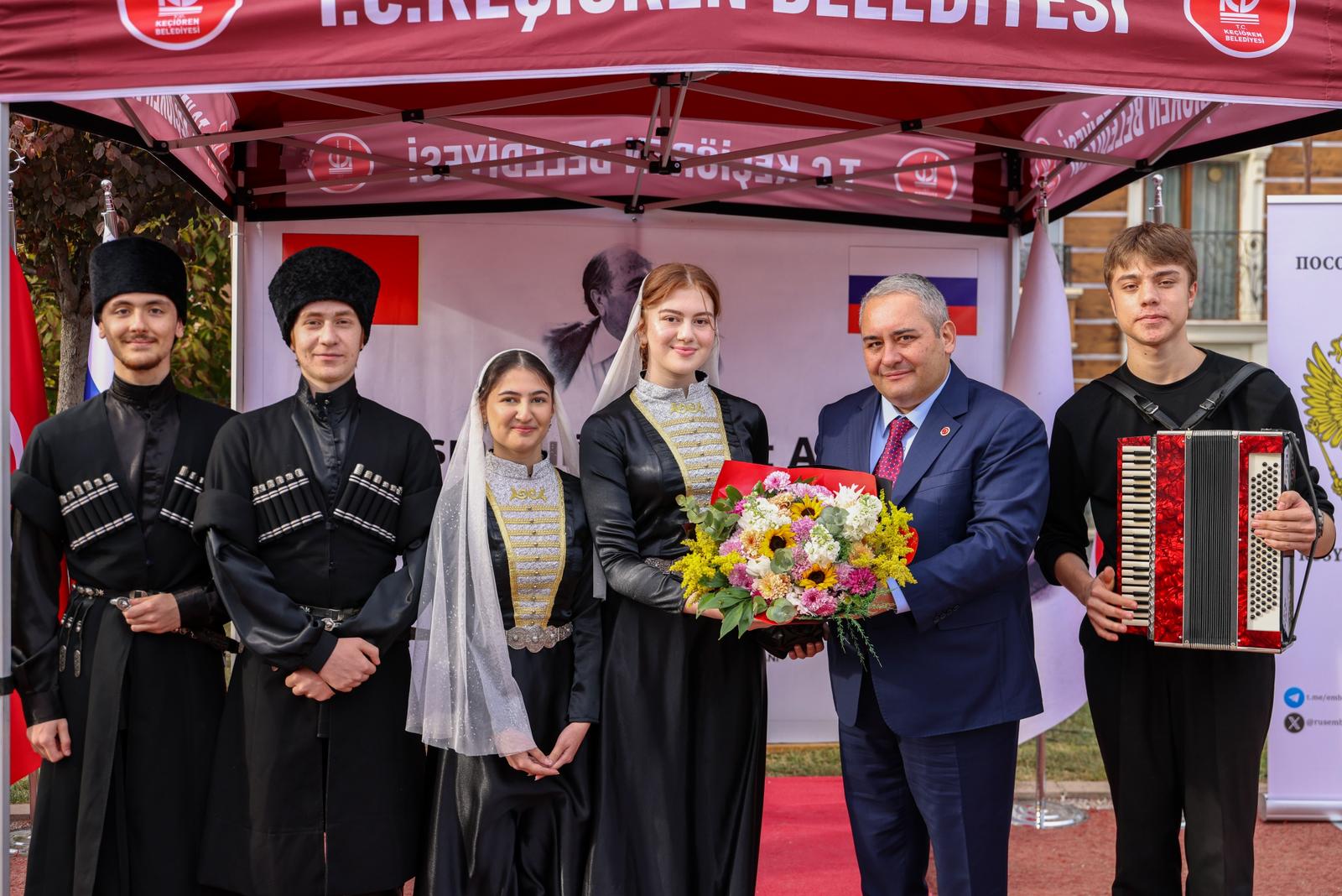 Kaysın Kuliyev’in Yeni Büstü (3)