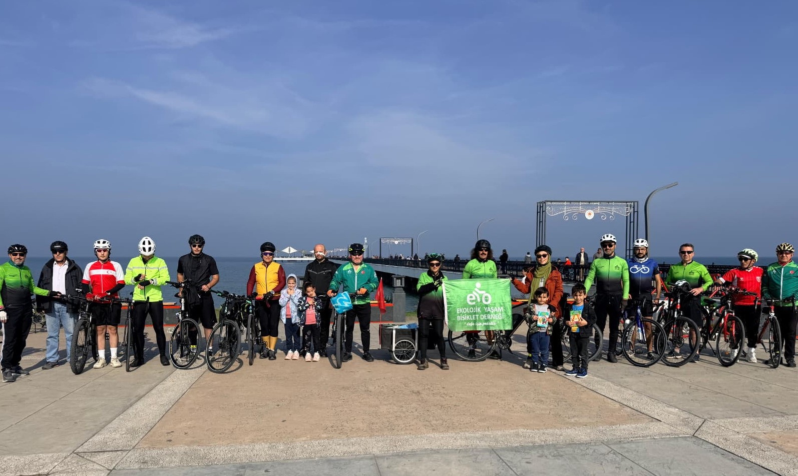 Pedalla Kitap Götürüyoruz