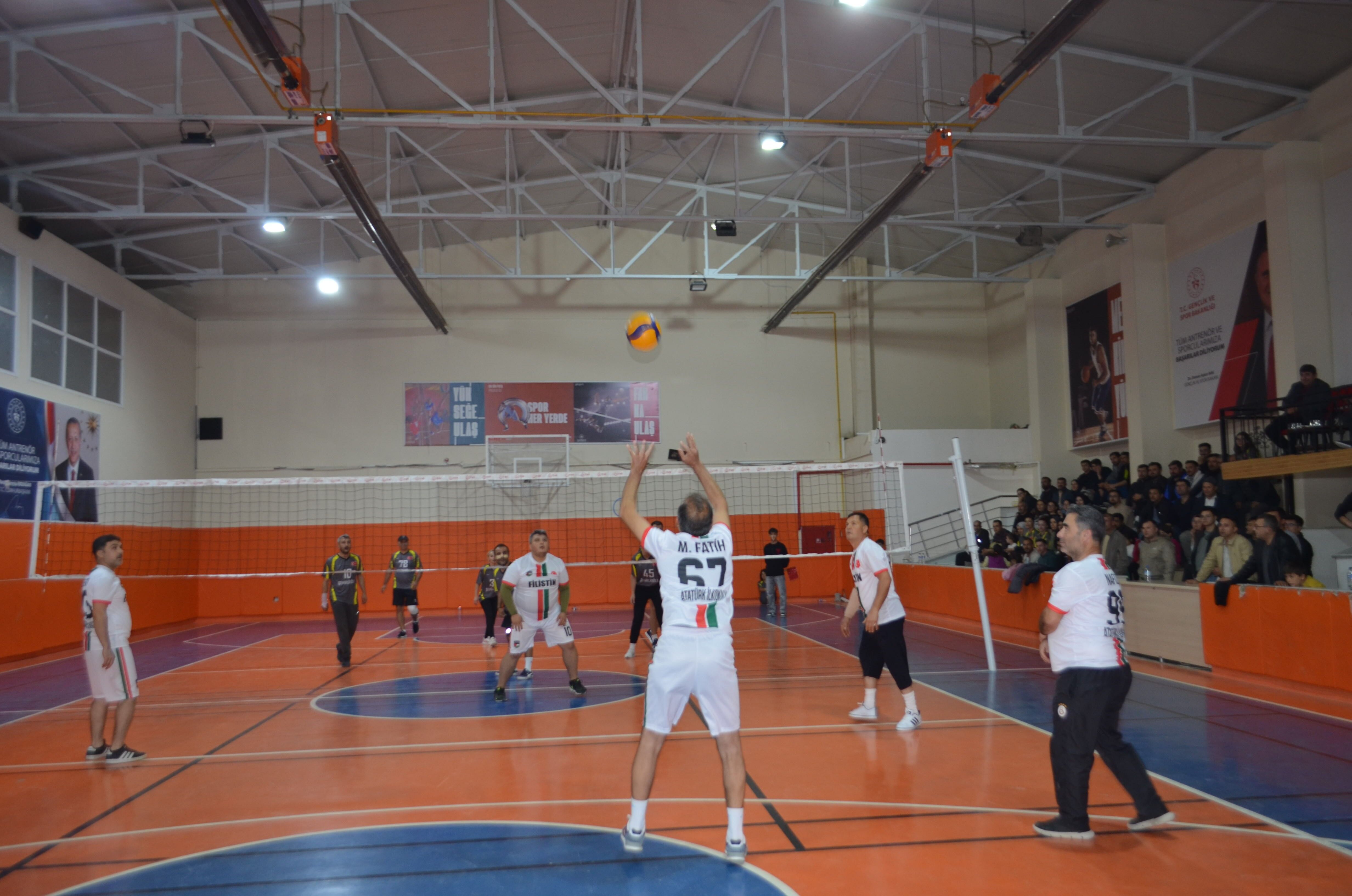 Selendi’de Öğretmenler Günü Voleybol Turnuvası (2)