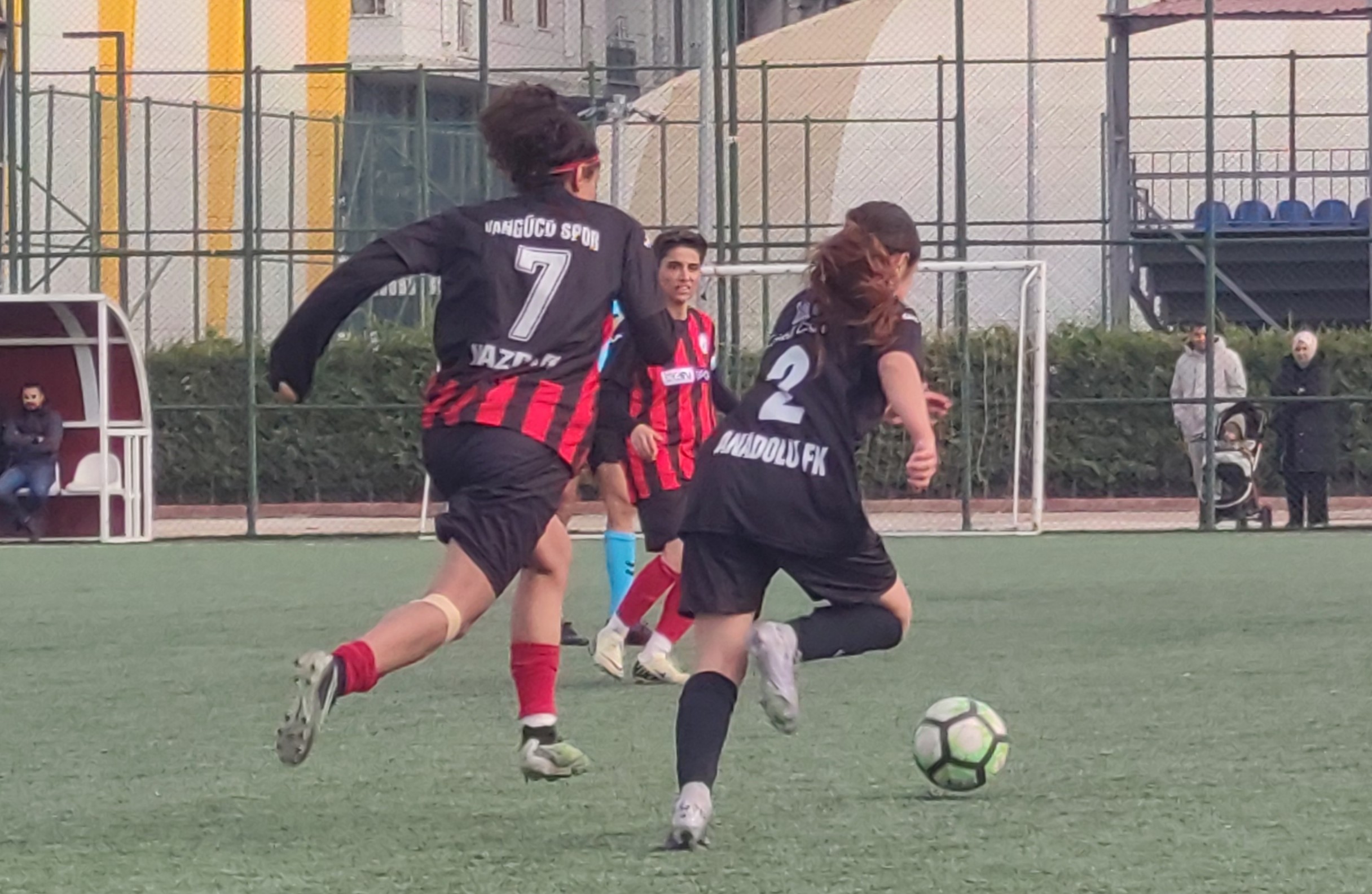 Vangücü Sk Evinde 4 2 Kazandı (1)