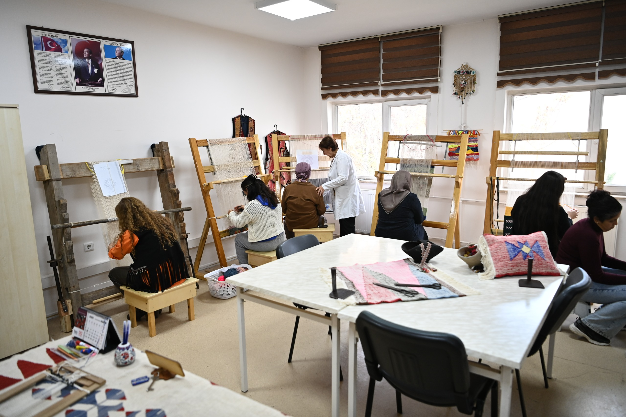 02.12.2025 Mamak’ta Kilim Dokuma Sanatı Gelecek Kuşaklara Aktarılıyor (7)