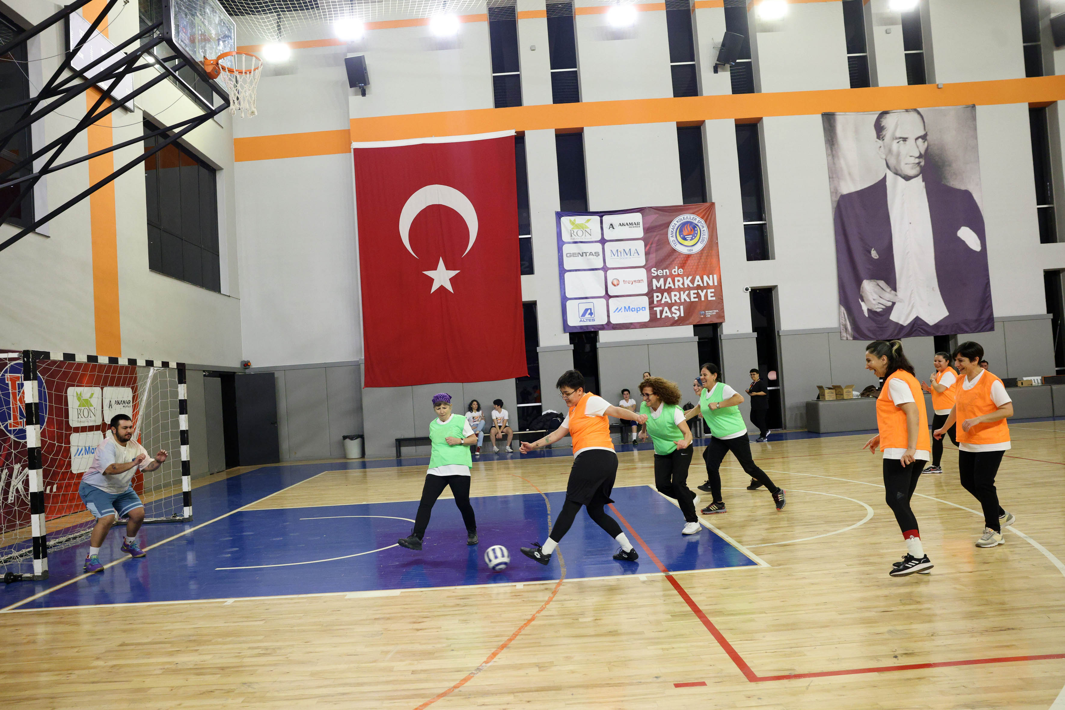 2025 12 12 Kadın Ve Aile Hizmetleri Futsal Dostluk Maçı (5)