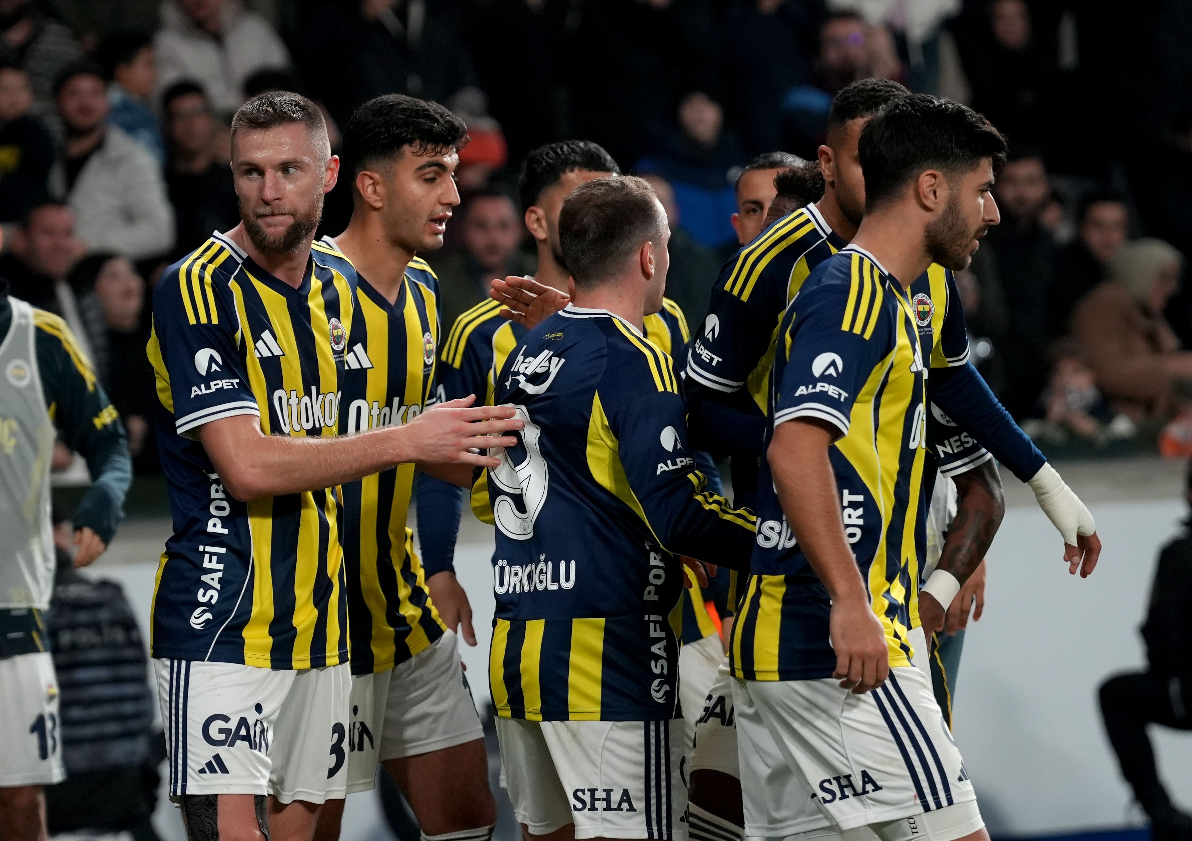 Fenerbahçe, Başakşehir deplasmanından 1 puanla döndü