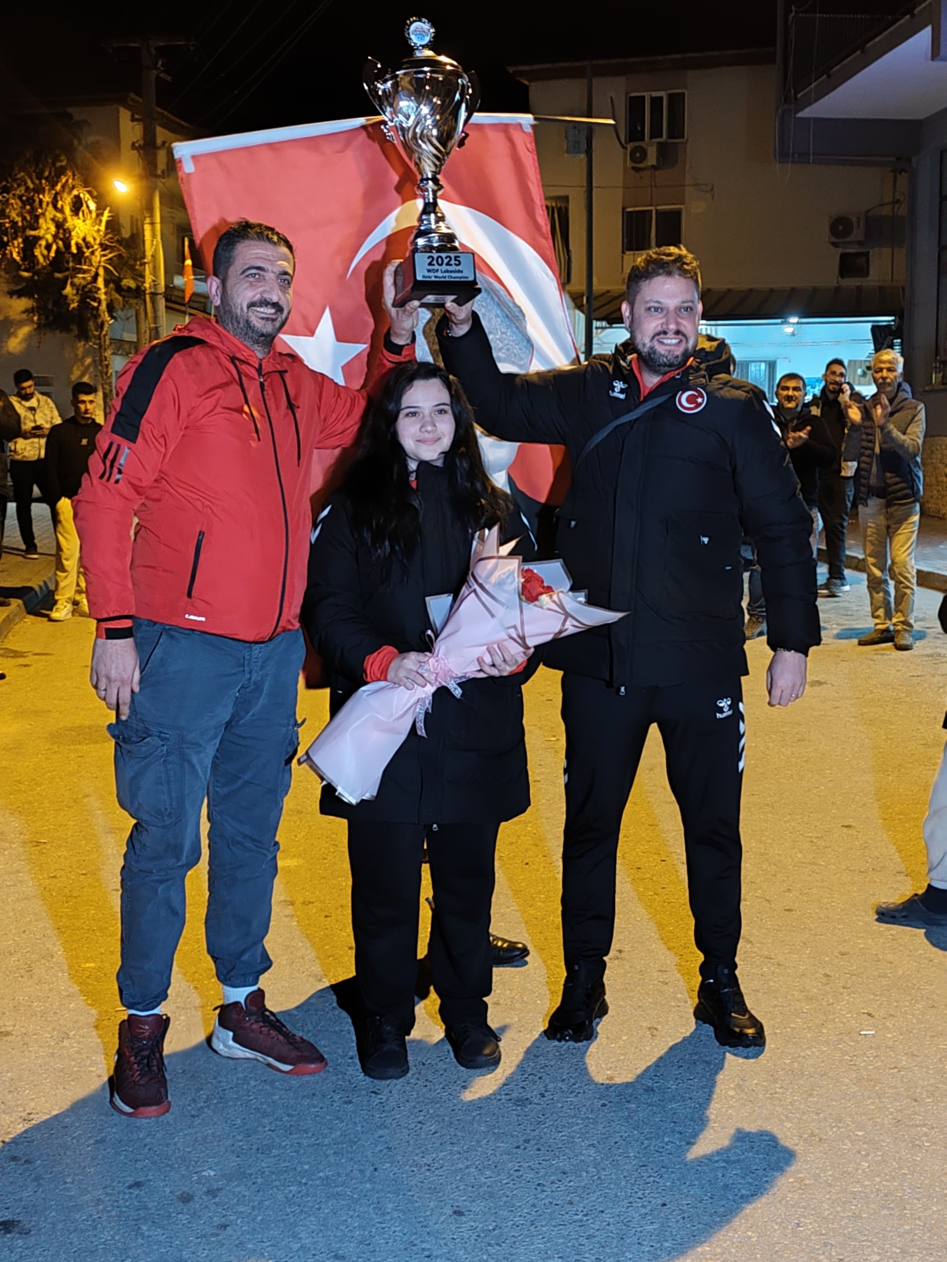 Dart Dünya Şampiyonu Zehra Gemi’ye coşkulu karşılama - 2