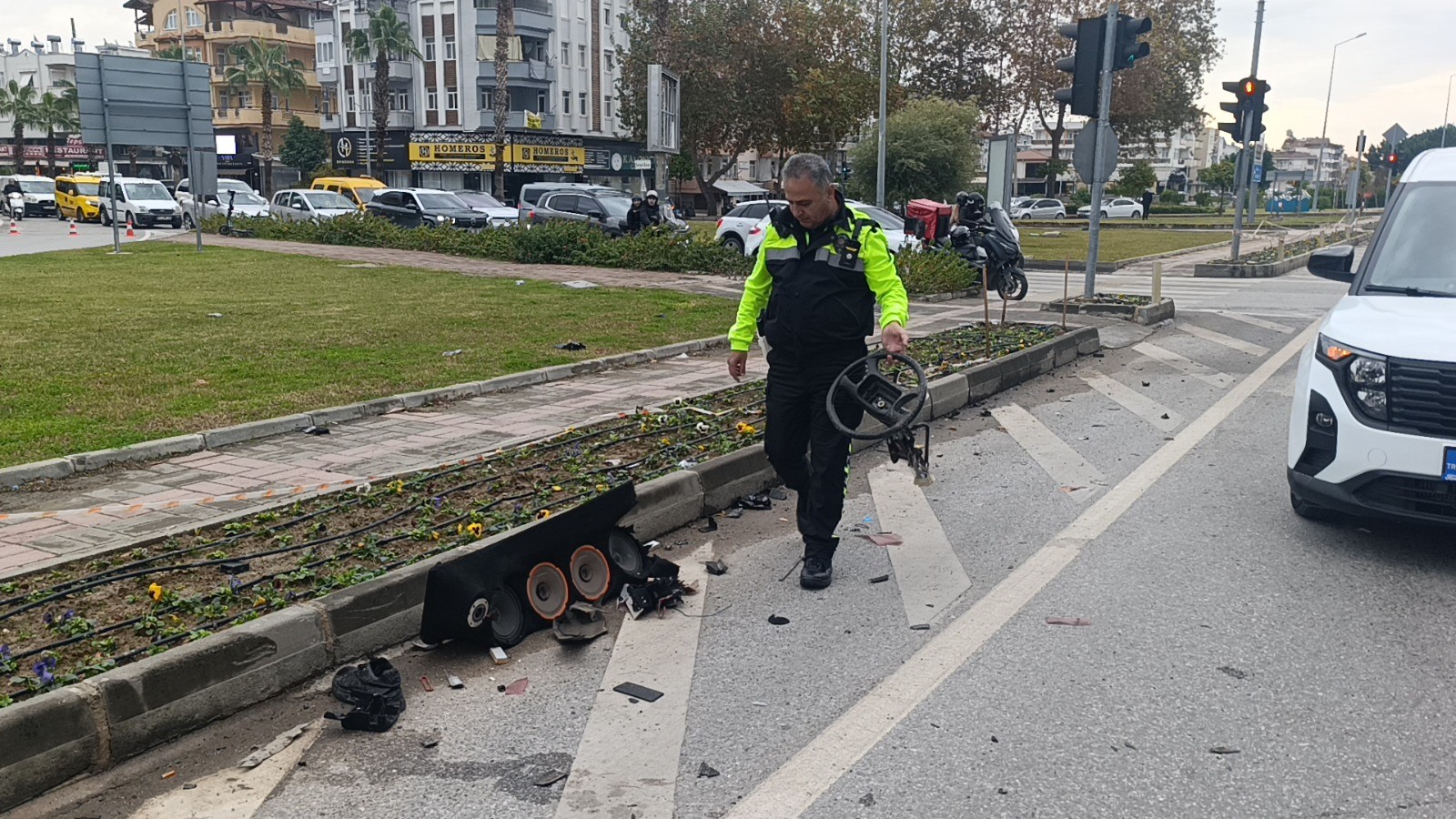 Ambulansa yol vermek isterken ortalık savaş alanına döndü - 4