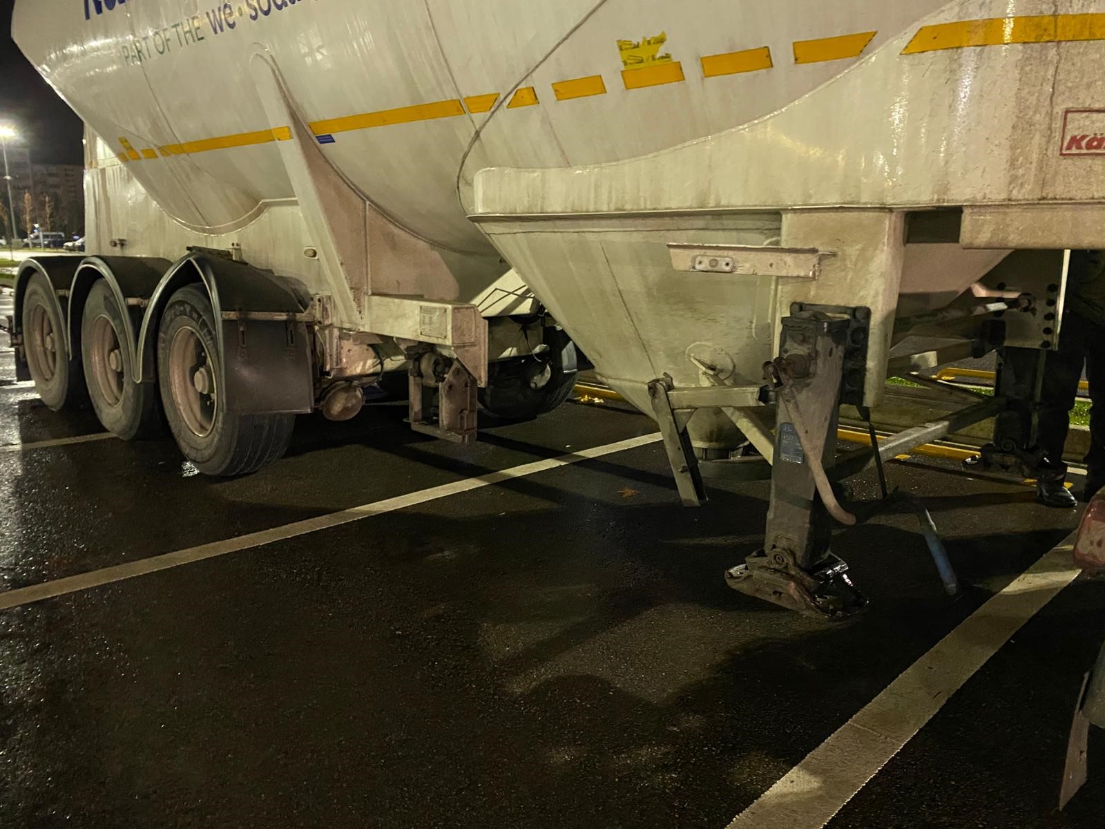 İzmit’te tırın çarptığı ileri sürülen yaya hayatını kaybetti  - 3