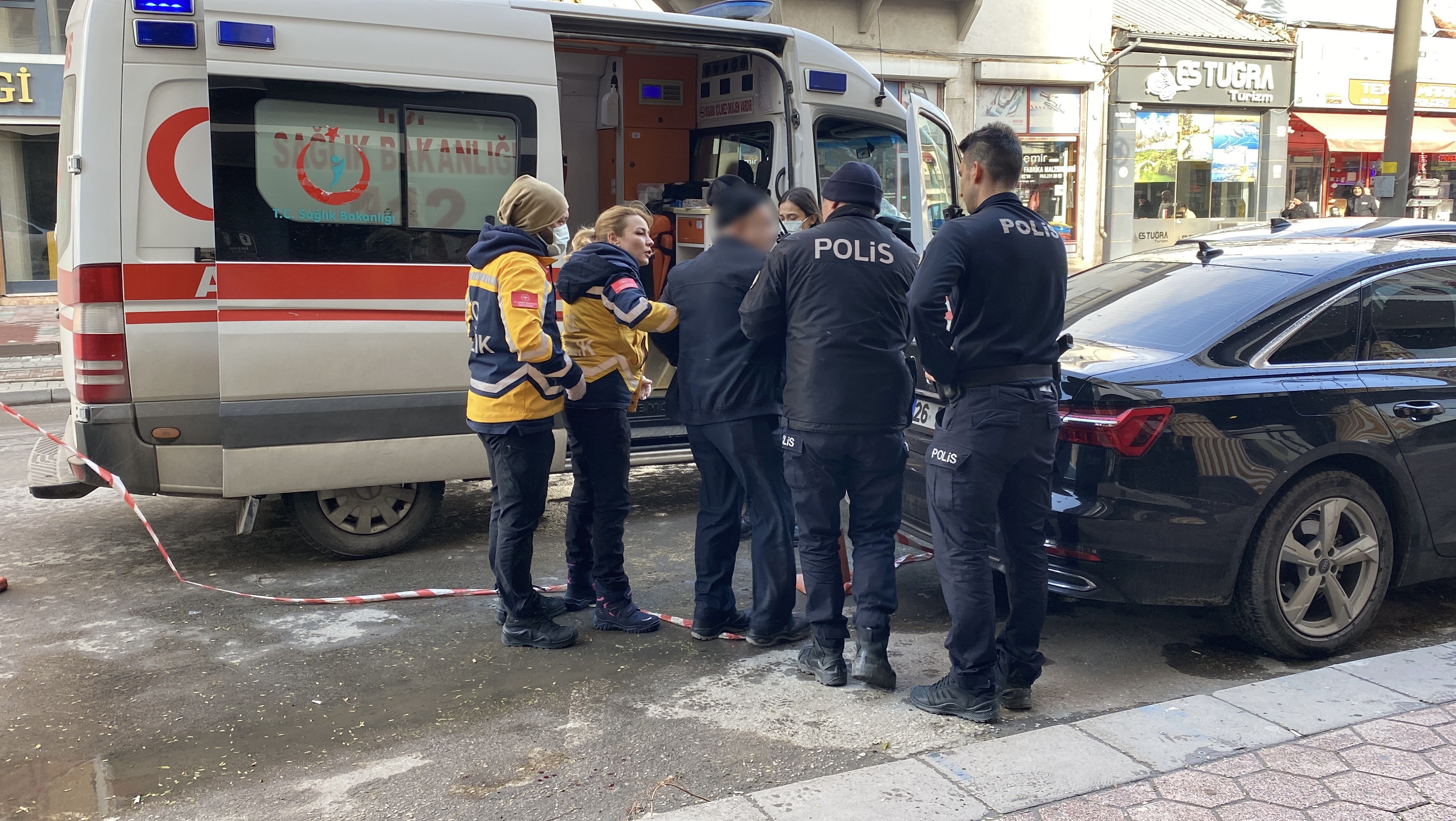 Eskişehir’de alkollü şahıs ambulansa binmeyi reddetti - 2