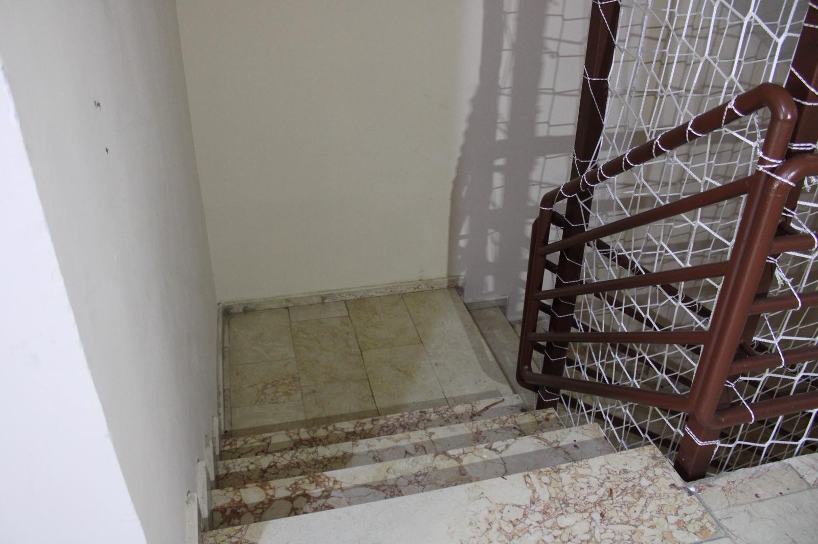 Ankara'da bir kurye apartman merdivenine tuvaletini yaptı - 2