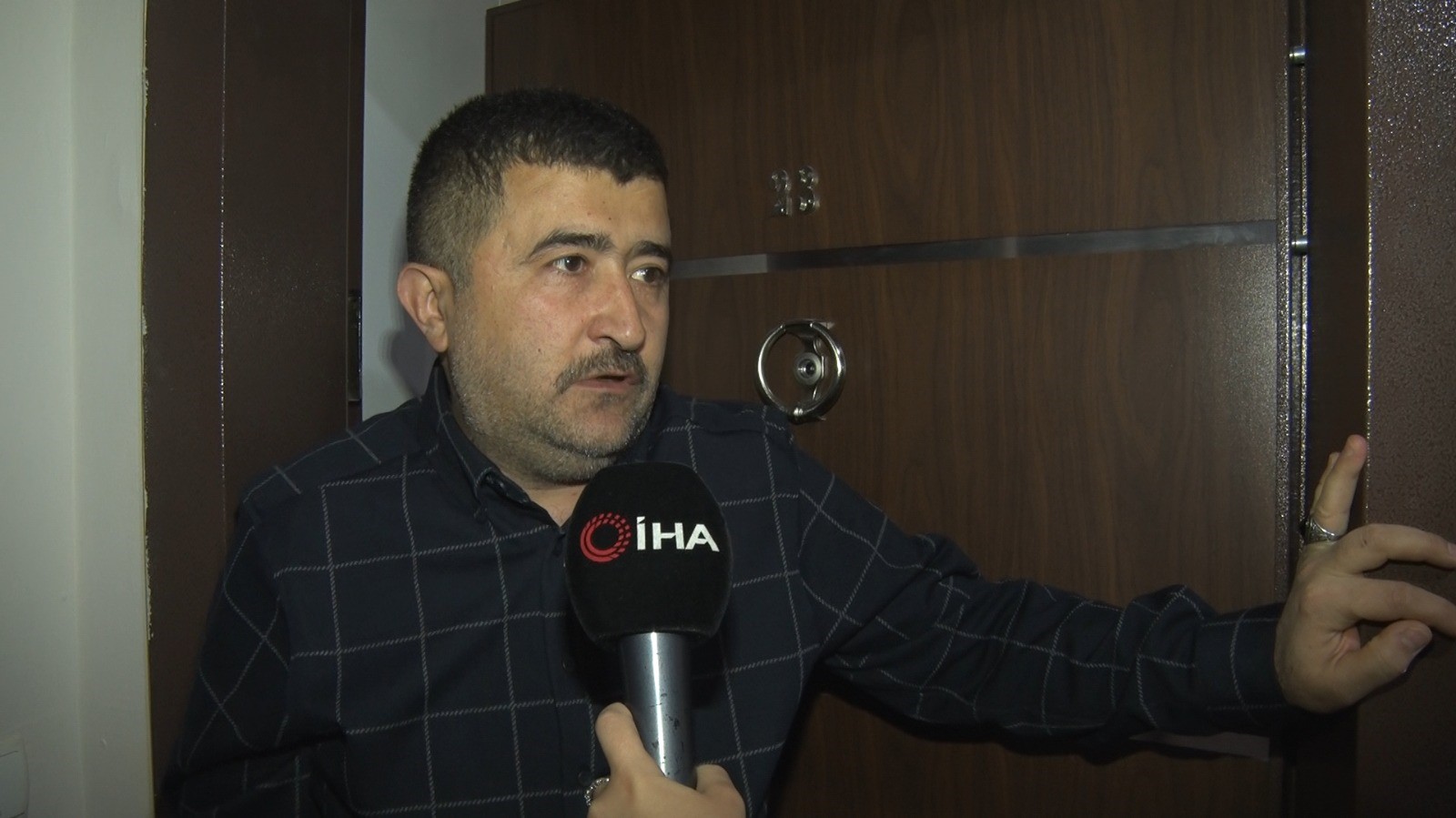 Ankara'da bir kurye apartman merdivenine tuvaletini yaptı - 3