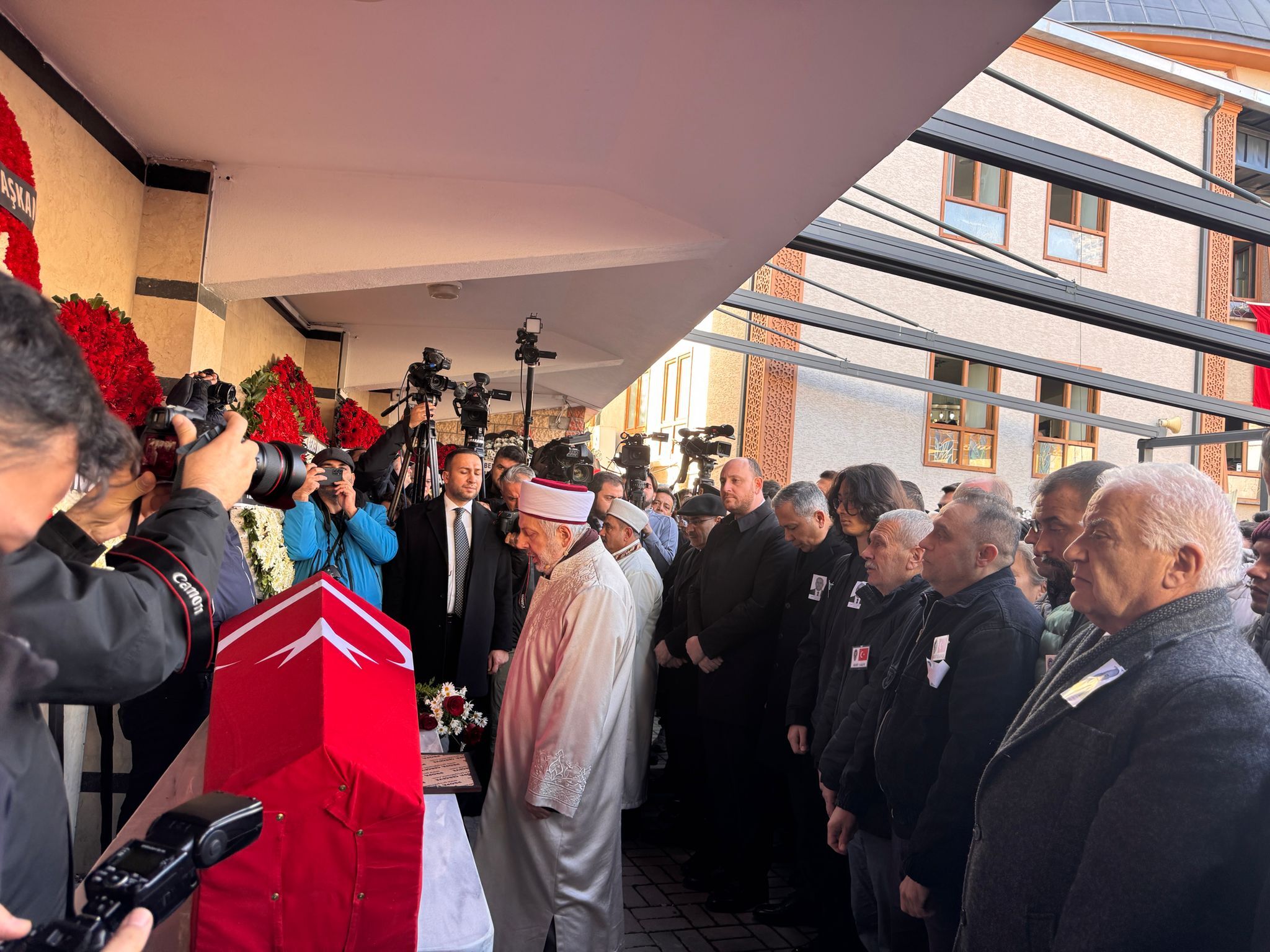 Bakan Yerlikaya Yalova’daki şehit cenazesine katıldı - 2