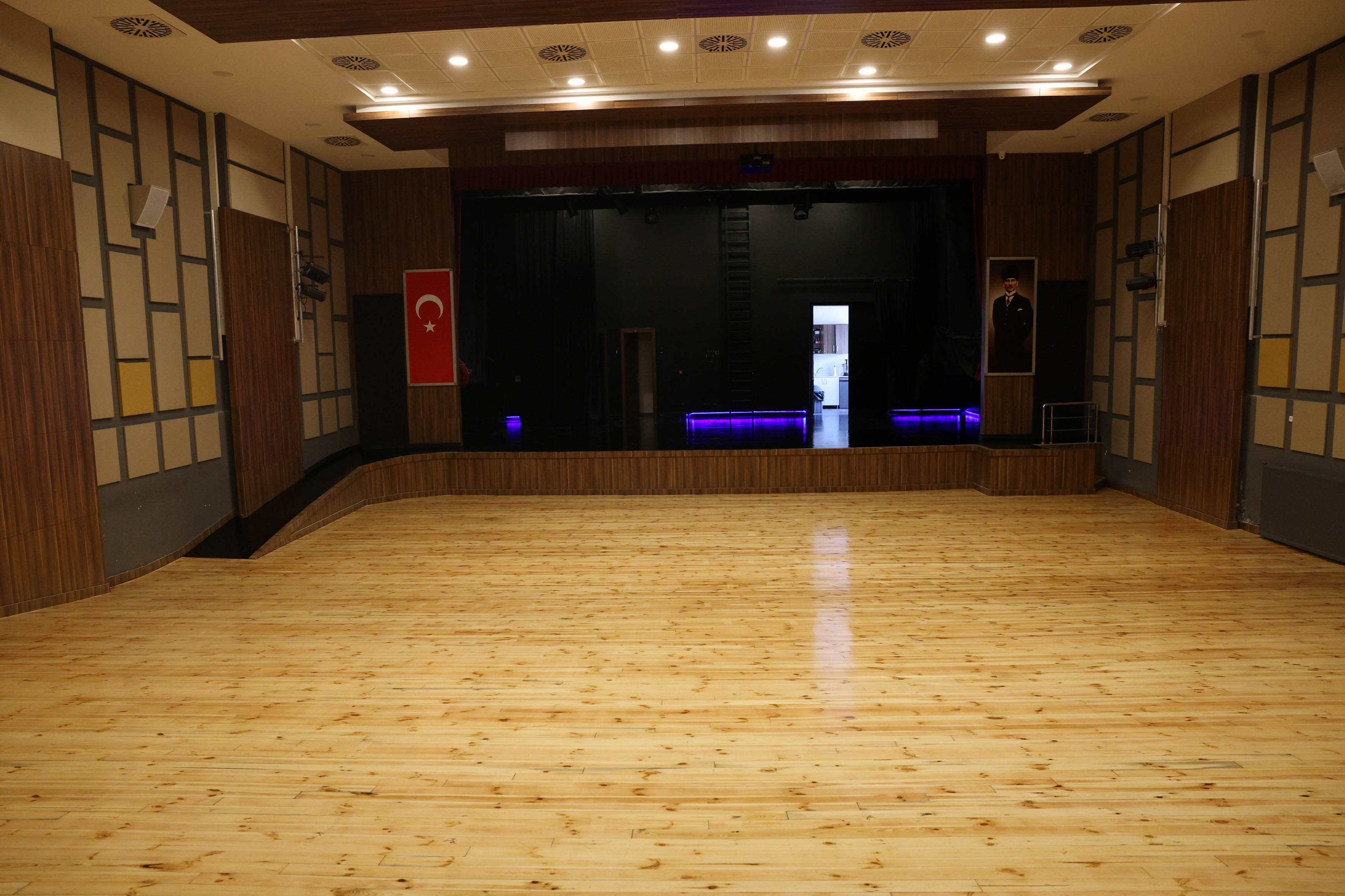 Yılmaz Güney Sahnesi Yenileme Çalışmaları (5)