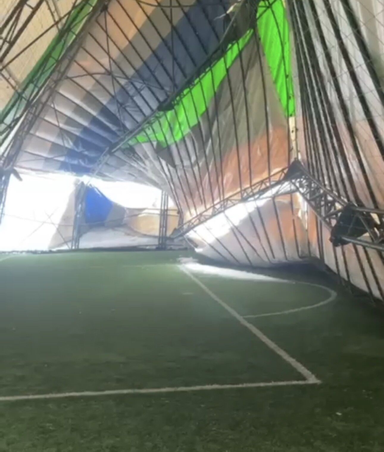 Mazıdağı’nda yoğun kar çatıyı çökertti-1