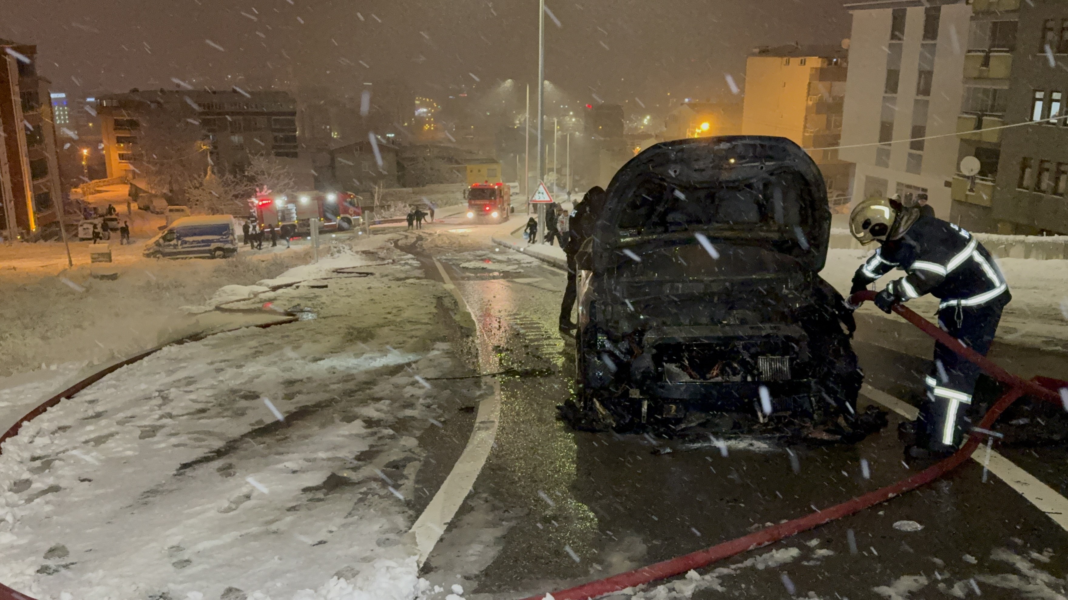 Samsun’da karda zorlanan otomobil alev aldı - 3