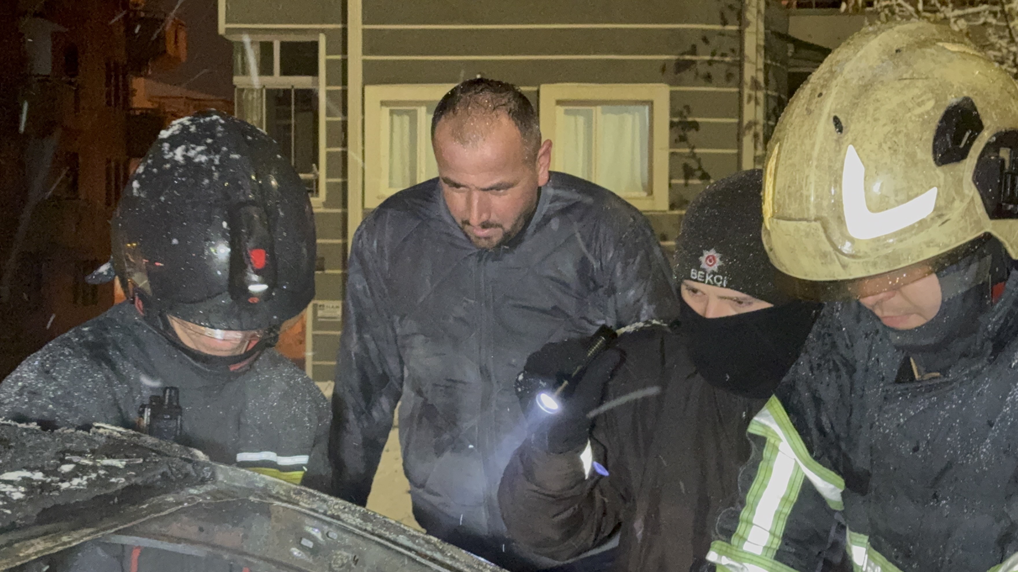 Samsun’da karda zorlanan otomobil alev aldı - 4