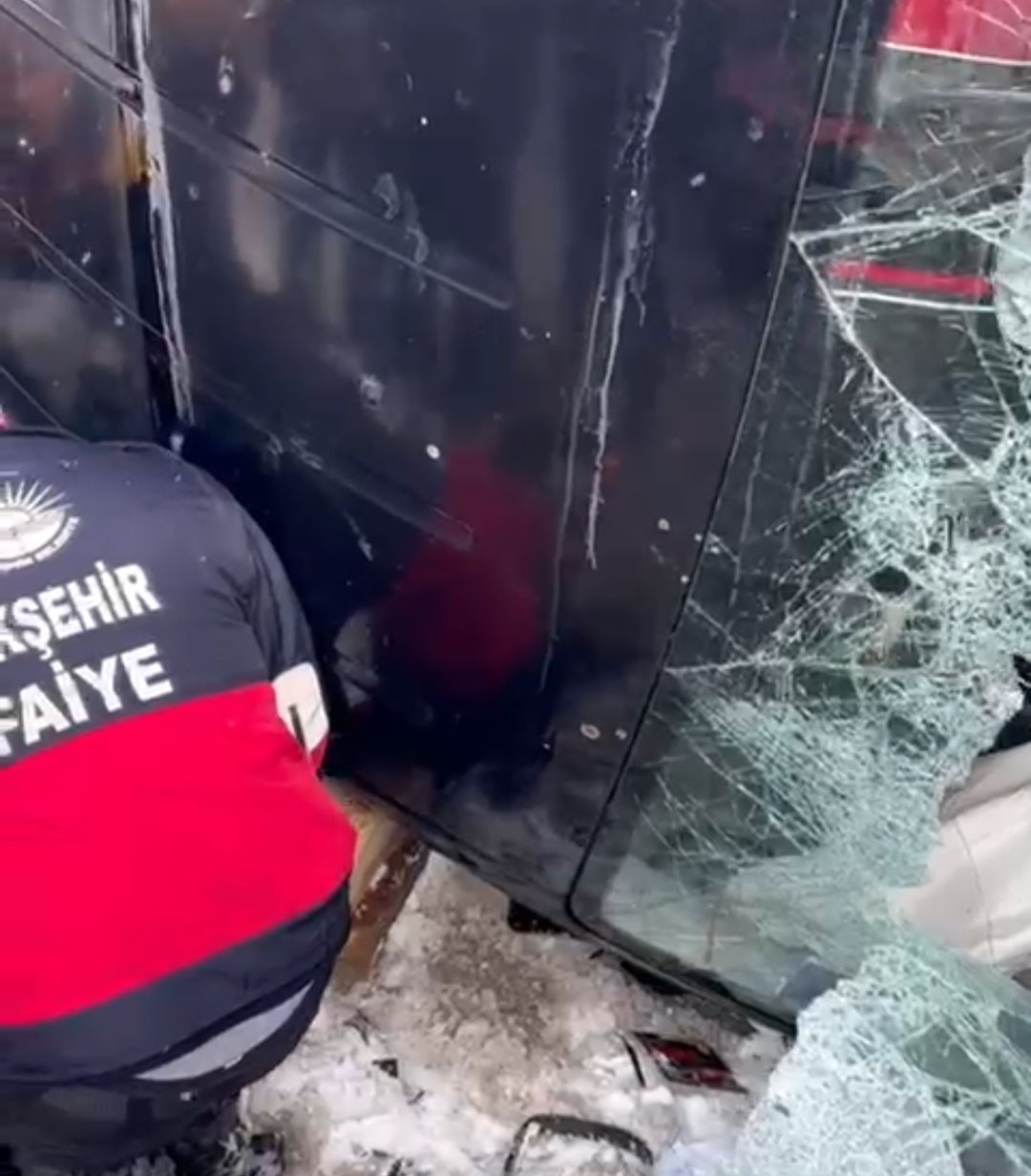 Van'da minibüs takla attı - 3