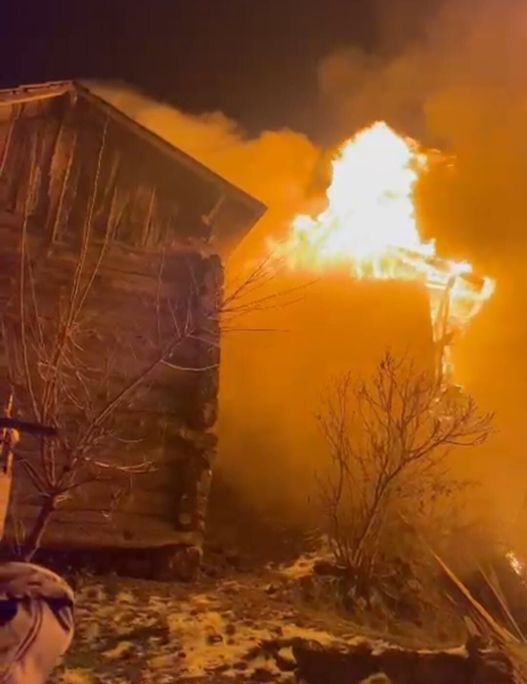 Samsun'da iki ahşap ev küle döndü - 4