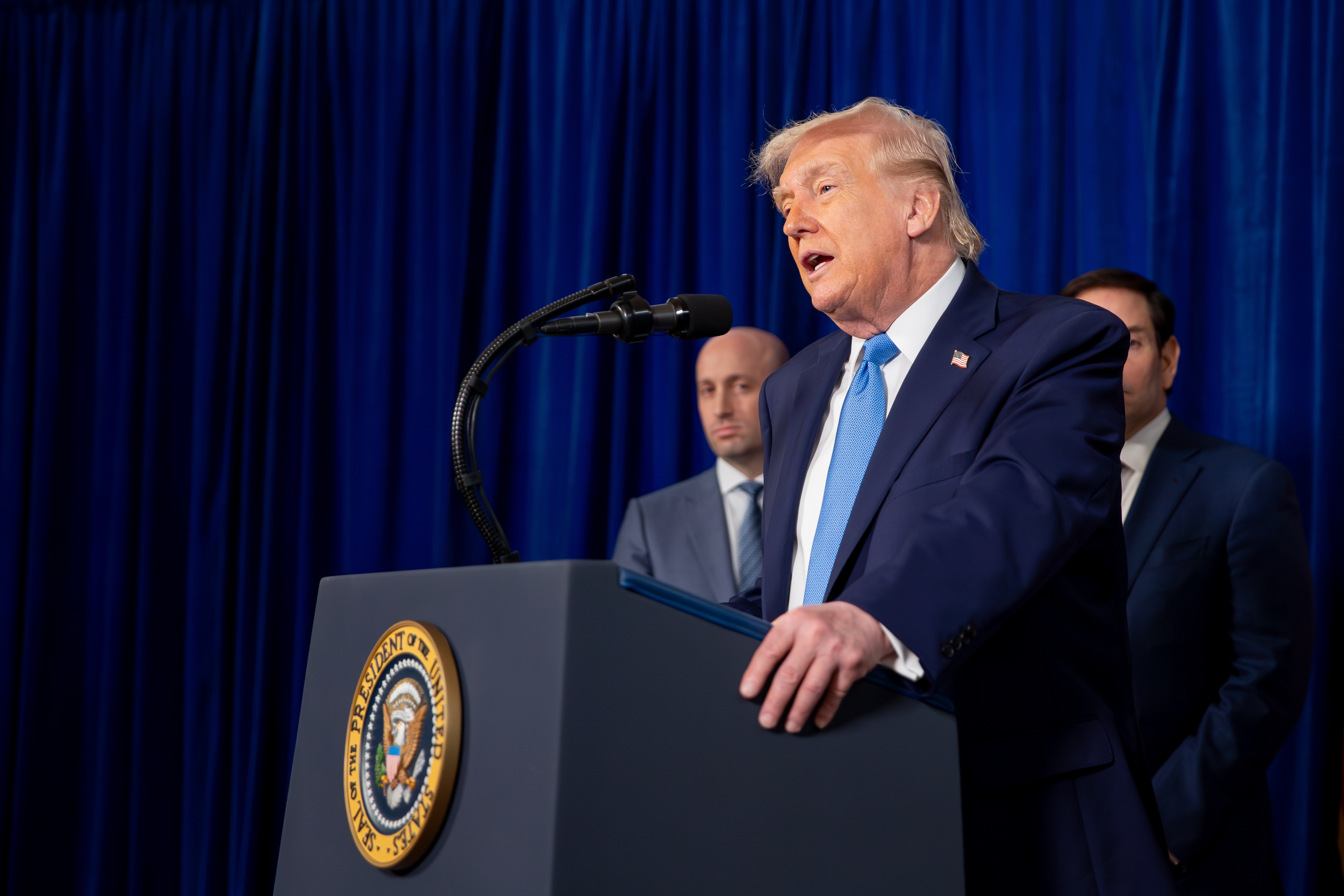 Trump: Venezuela’da yönetimi geçici olarak ABD üstlenecek