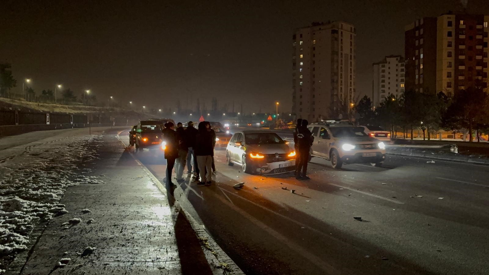 Yolda ışıklar söndü, zincirleme kaza meydana geldi - 3