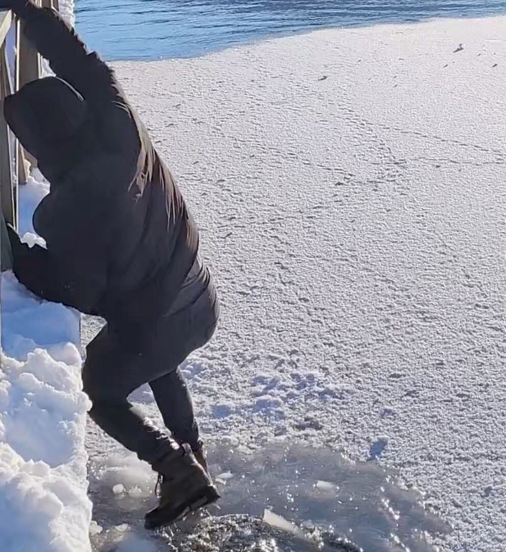 Donmuş göl az kalsın can alıyordu - 2