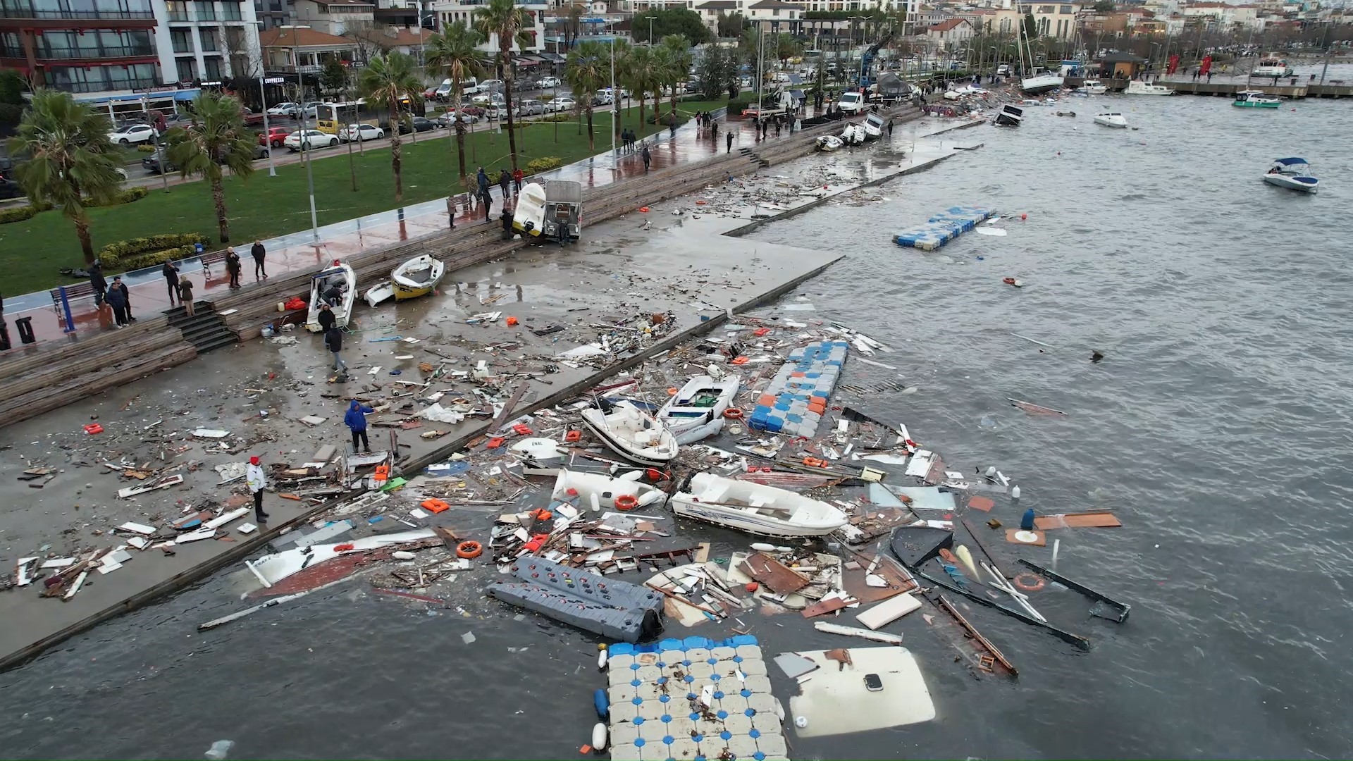 Fırtına Tuzla’yı vurdu, tekneler sürüklendi - 4