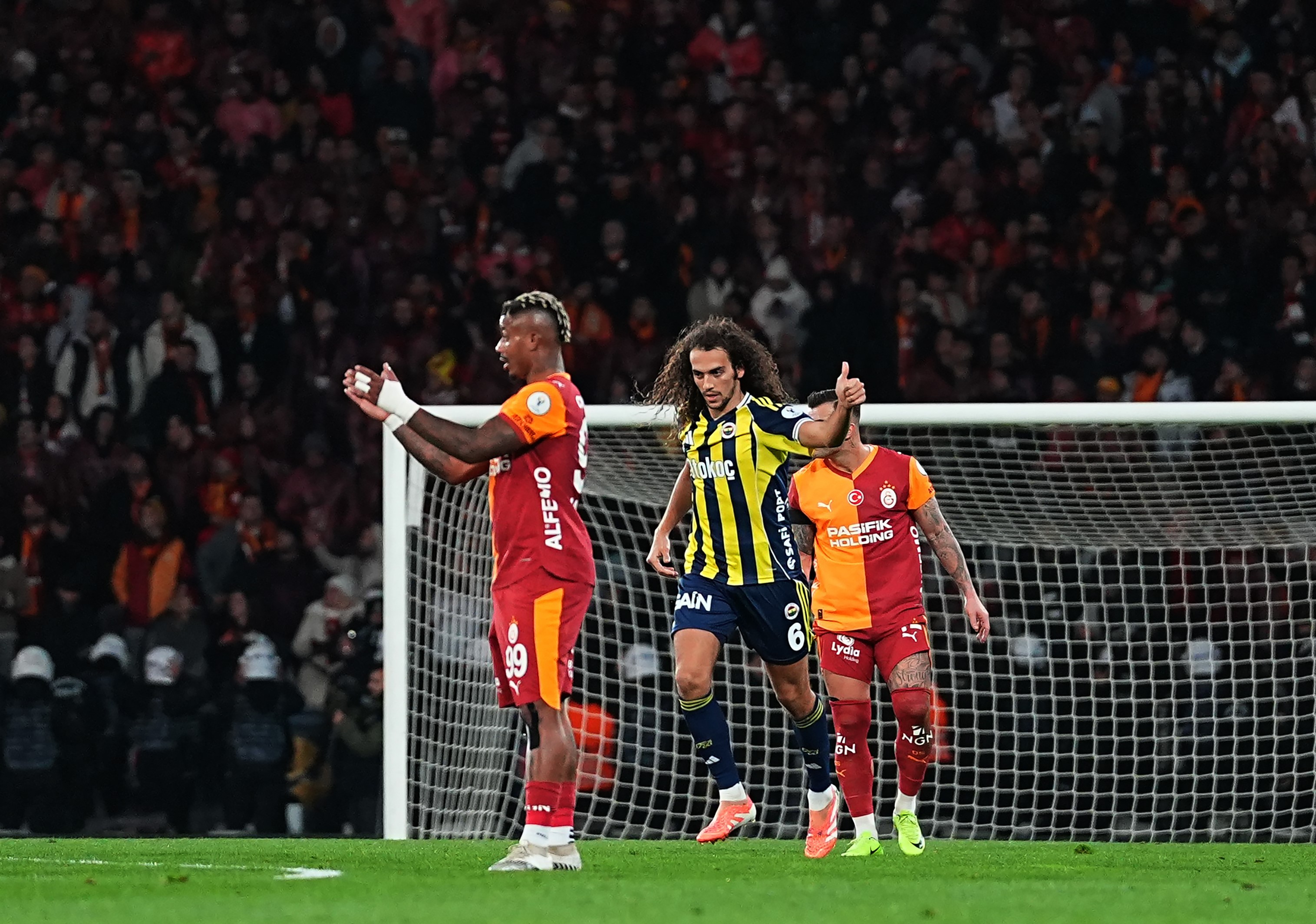 Fenerbahçe, Galatasaray'ı 4 maç sonra yendi
