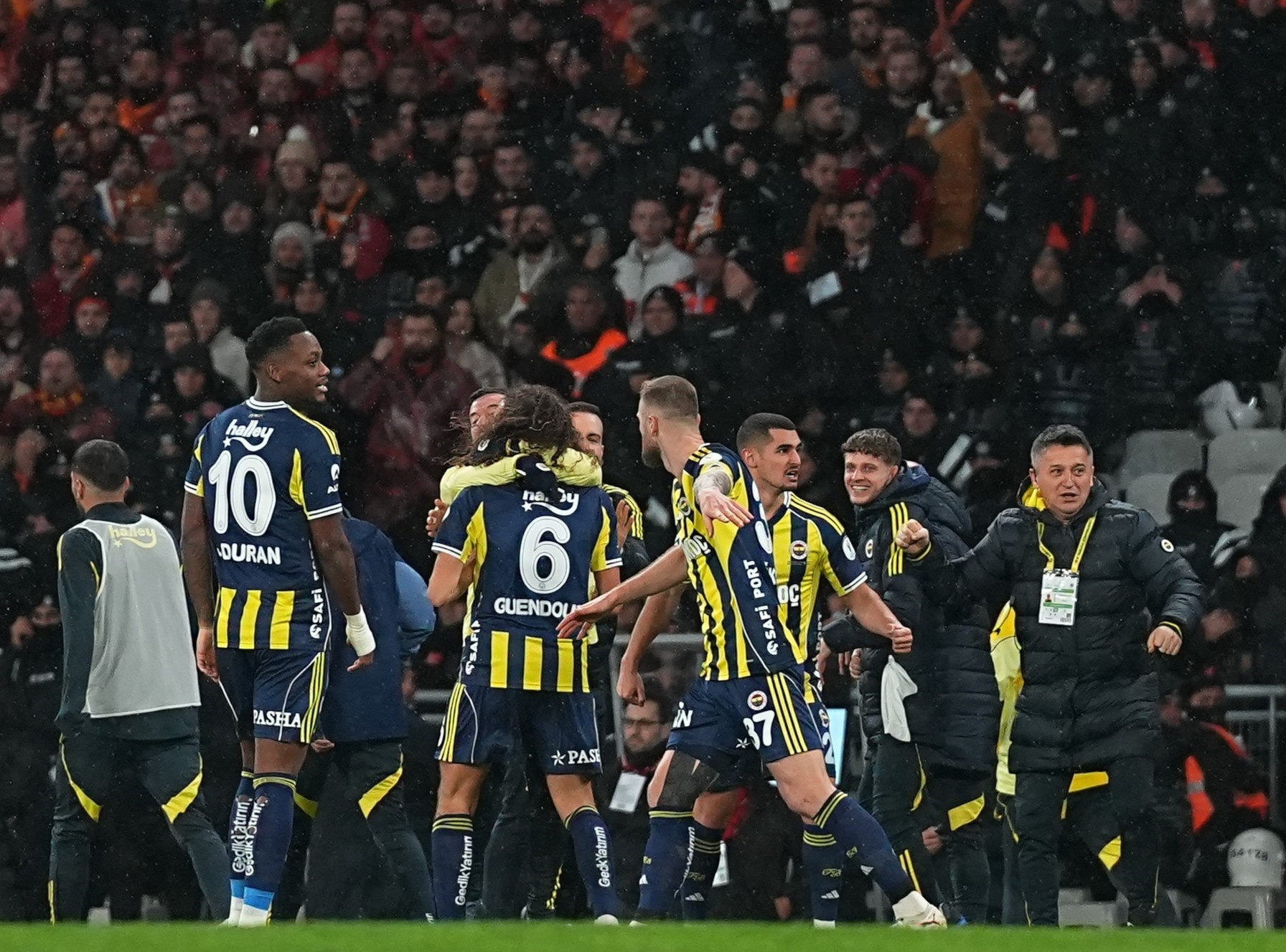 Fenerbahçe, Galatasaray'ı 4 maç sonra yendi - 5